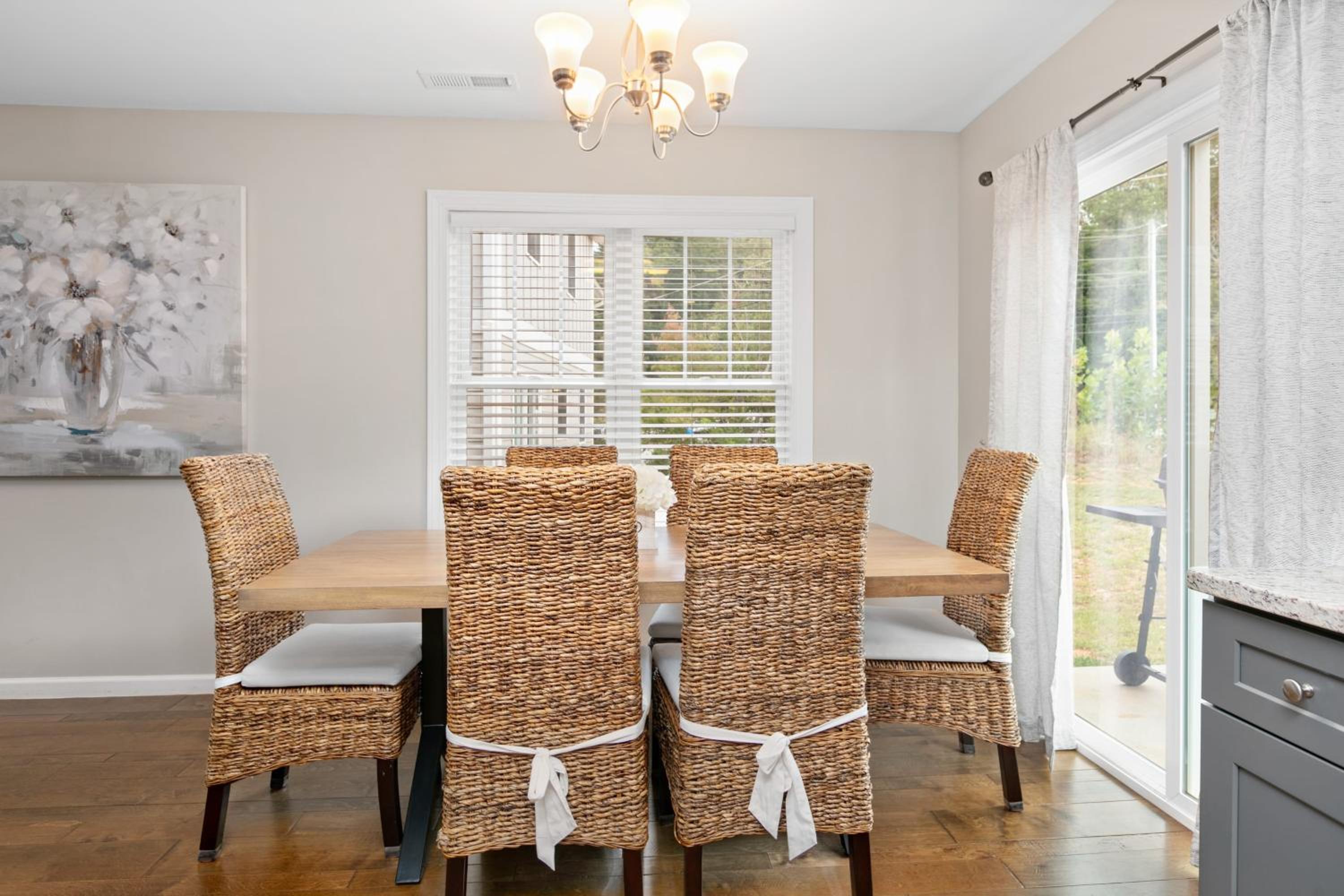 Red Bud Sycamore by AvantStay Custom Group Retreat w Patio