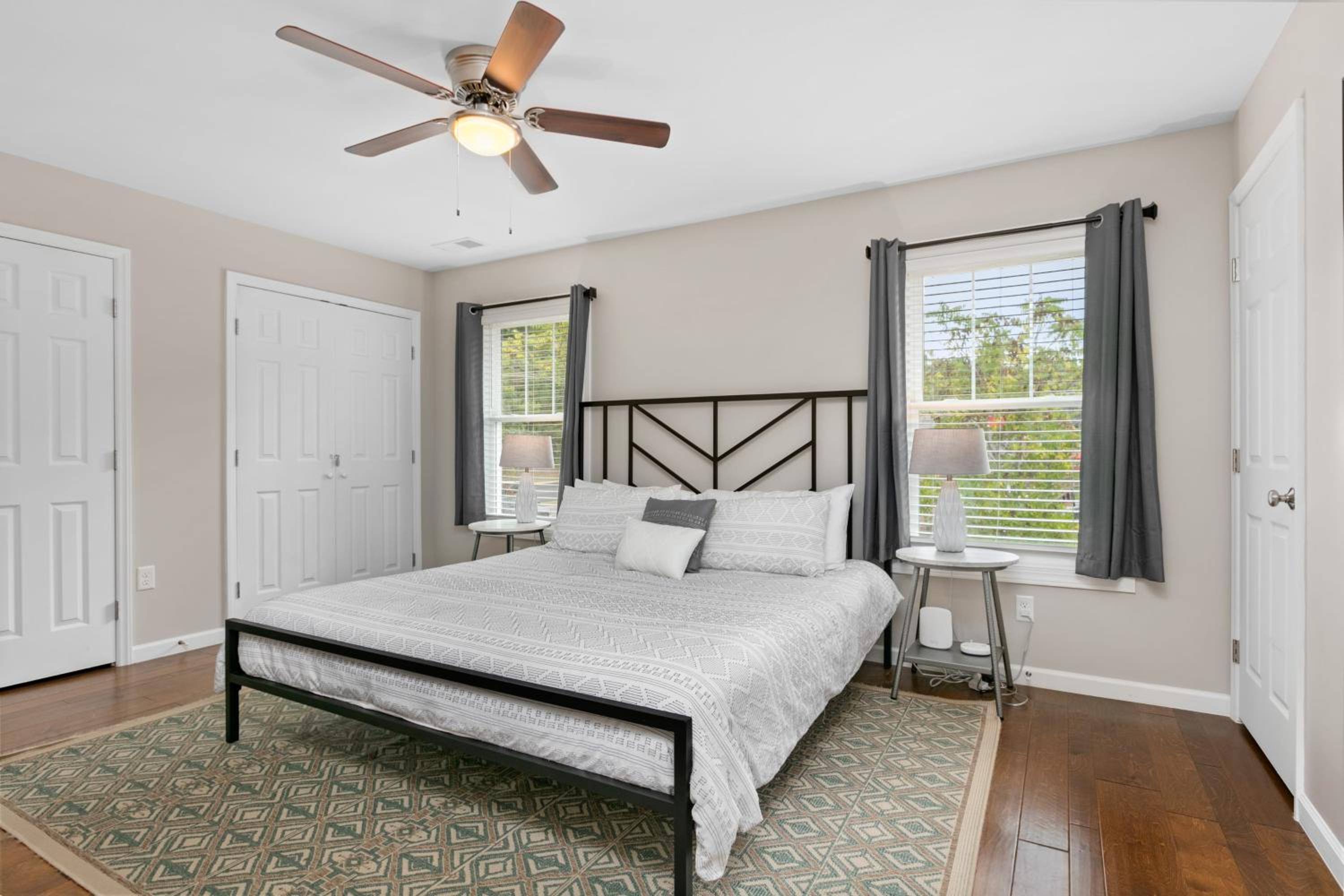 Red Bud Sycamore by AvantStay Custom Group Retreat w Patio