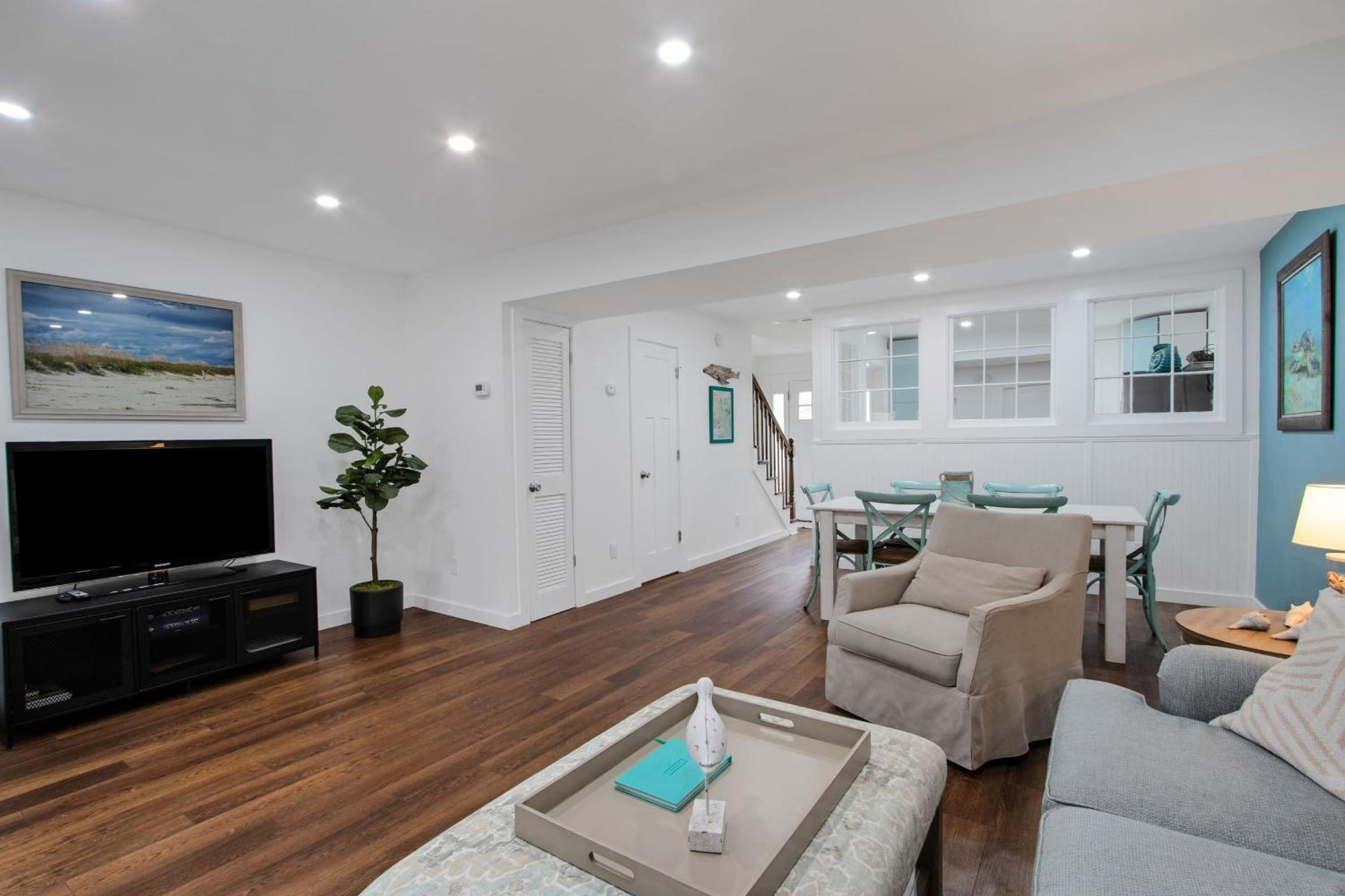Shem Creek Retreat by AvantStay 10 Mins to Downtown Charleston Yard Patio