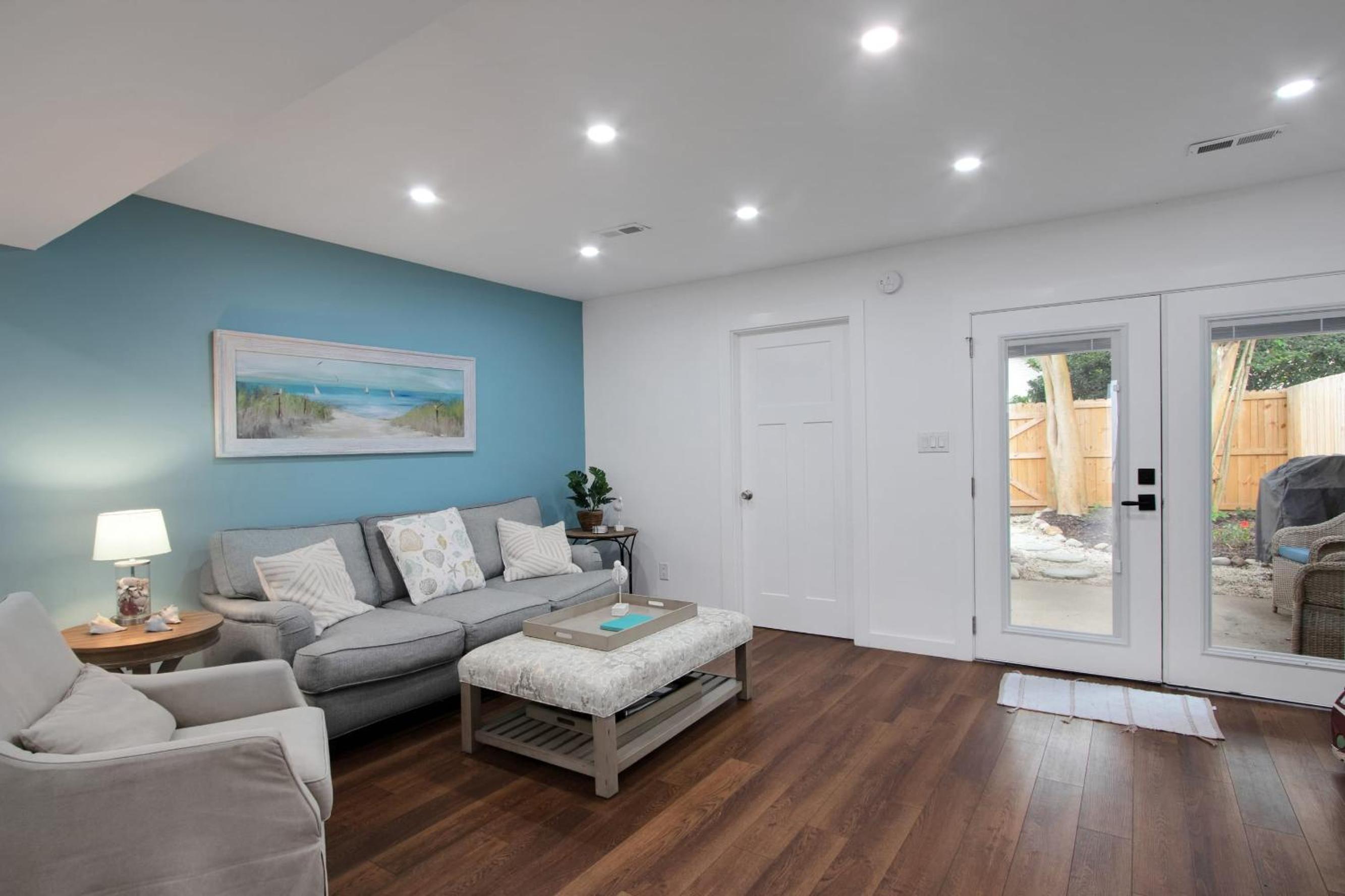 Shem Creek Retreat by AvantStay 10 Mins to Downtown Charleston Yard Patio