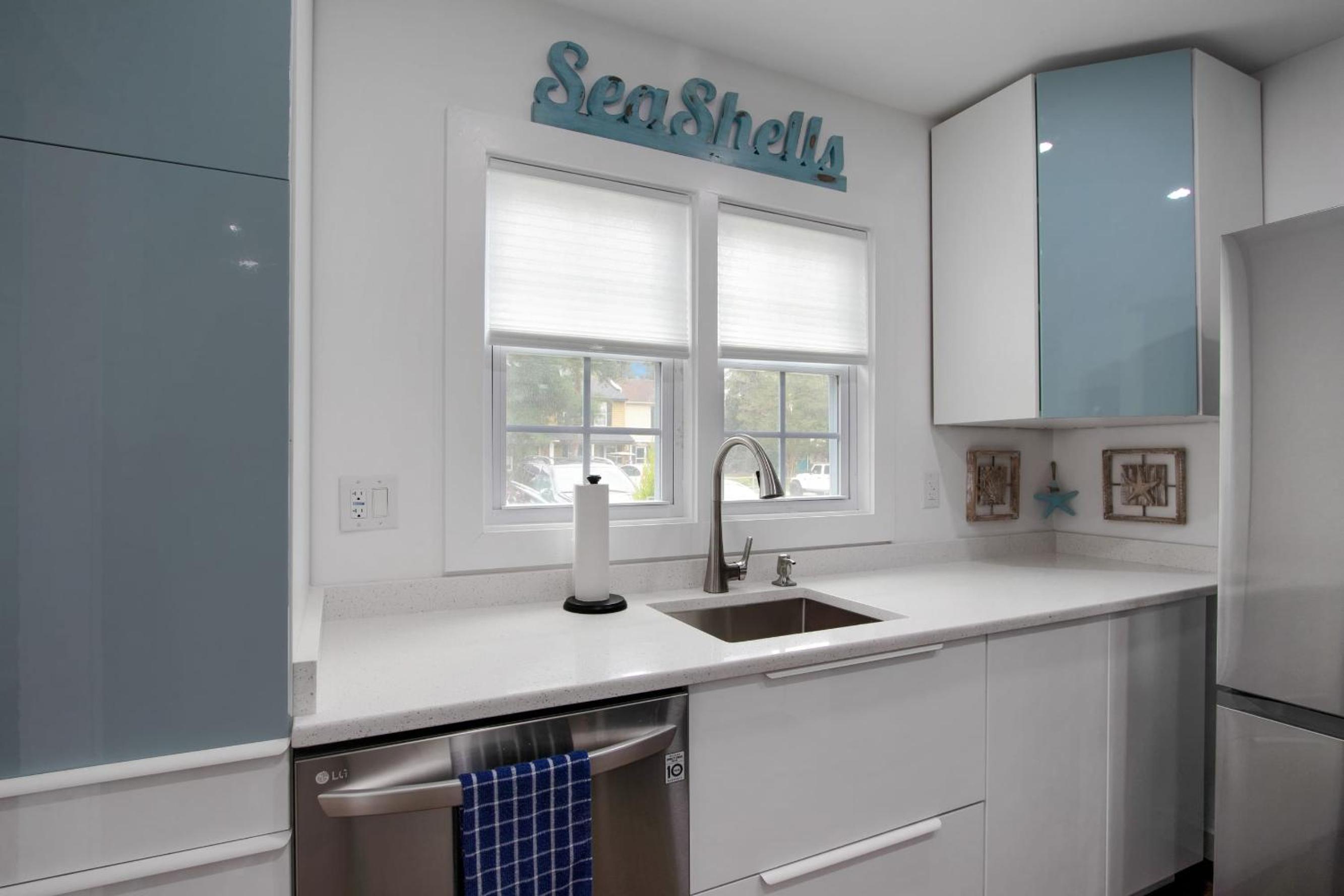 Shem Creek Retreat by AvantStay 10 Mins to Downtown Charleston Yard Patio