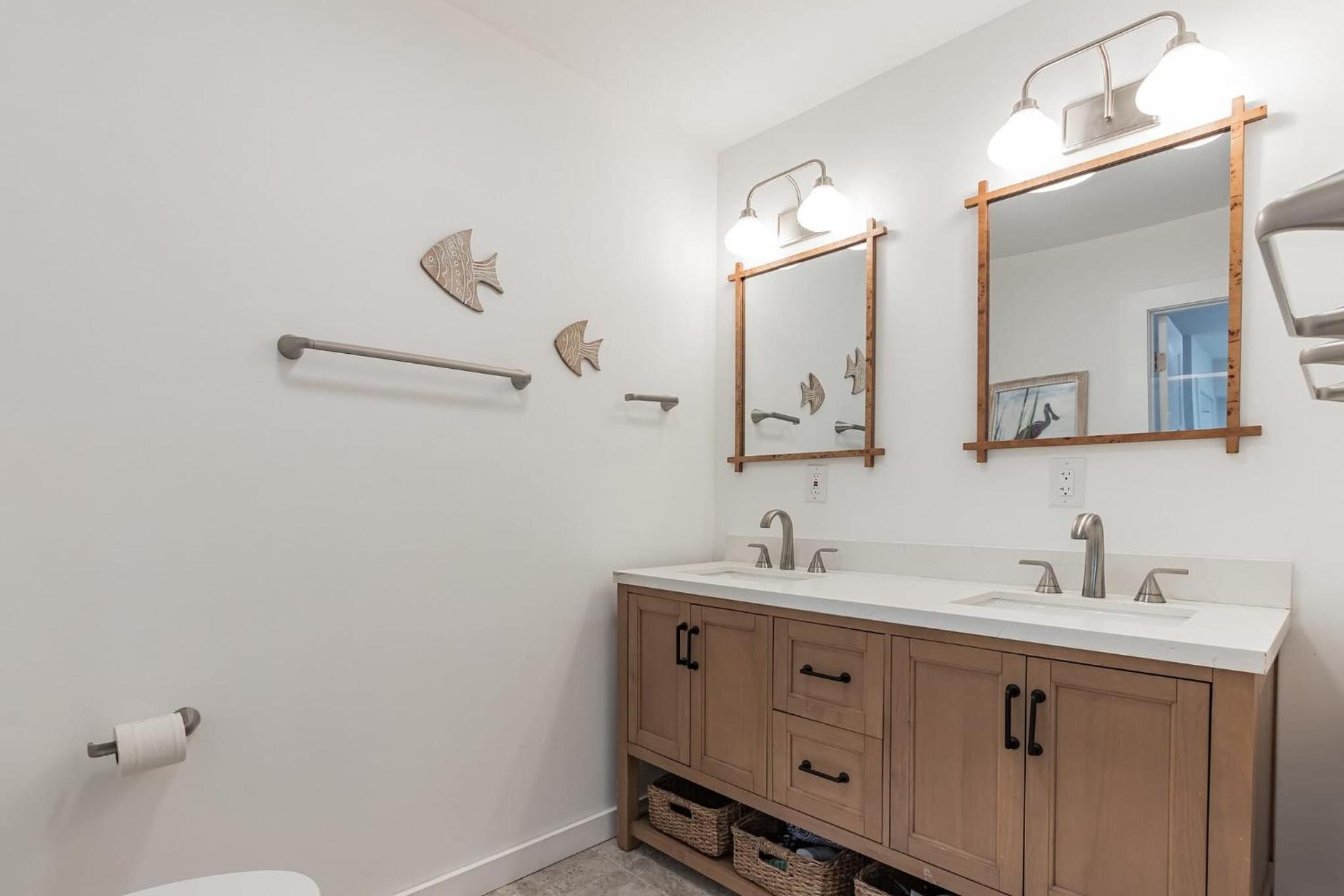 Shem Creek Retreat by AvantStay 10 Mins to Downtown Charleston Yard Patio