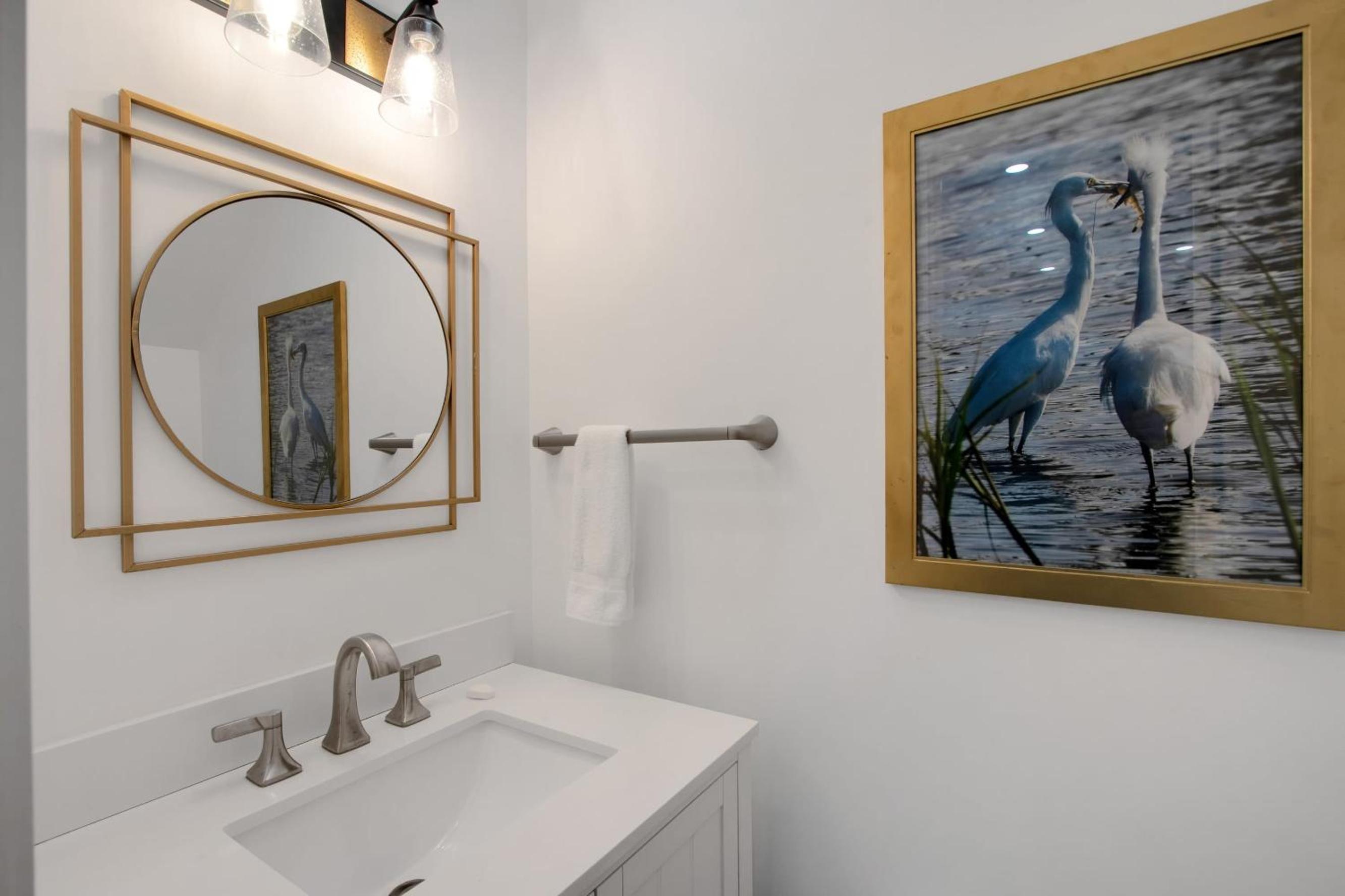 Shem Creek Retreat by AvantStay 10 Mins to Downtown Charleston Yard Patio