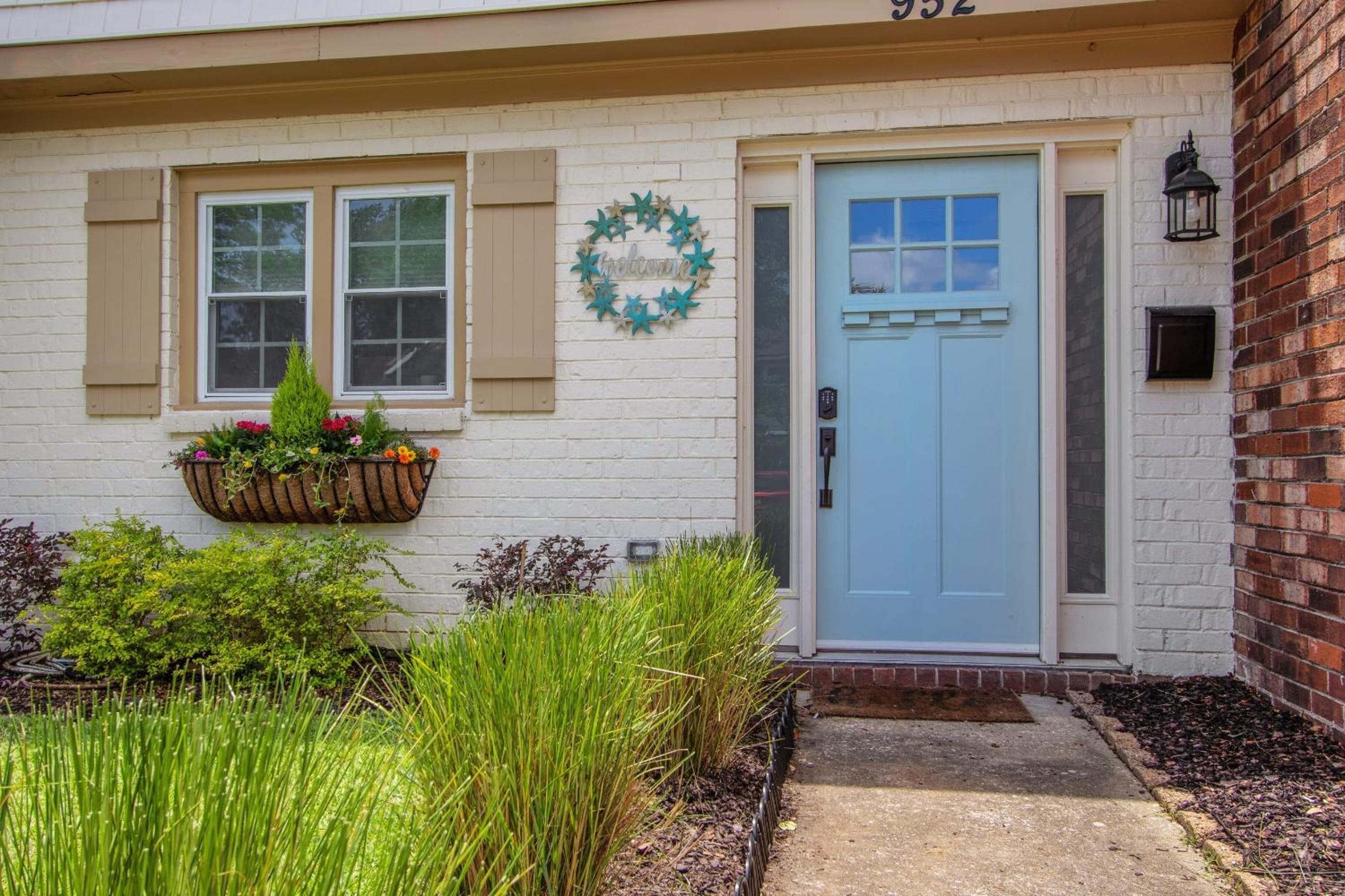 Shem Creek Retreat by AvantStay 10 Mins to Downtown Charleston Yard Patio