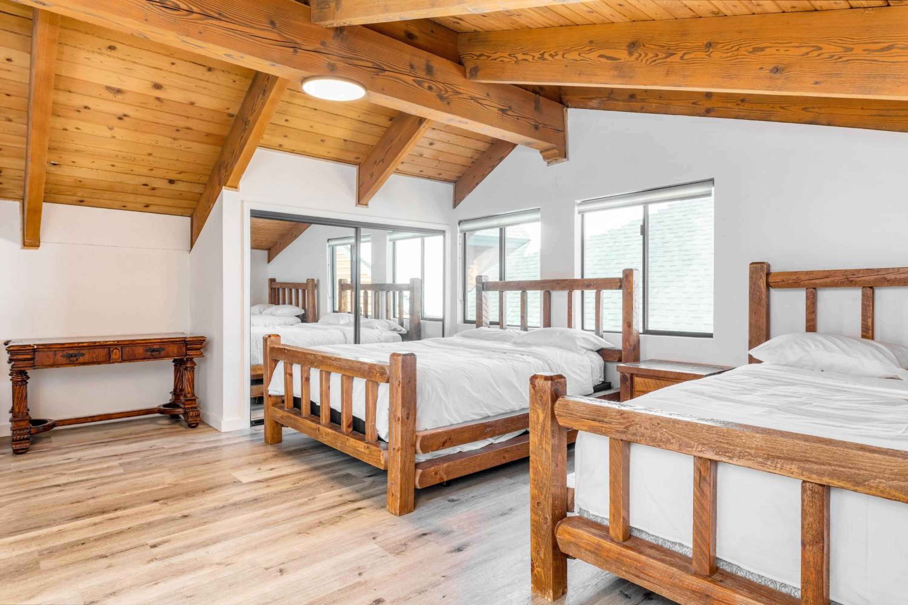 Honeypot by AvantStay Indoor Pool Hot Tub