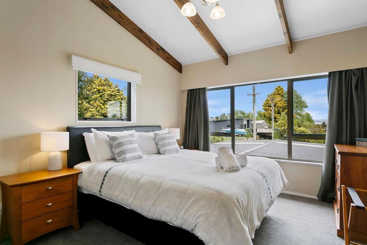 Taupo Vacations - Spacious Family Retreat in Taupo - Property Image 3