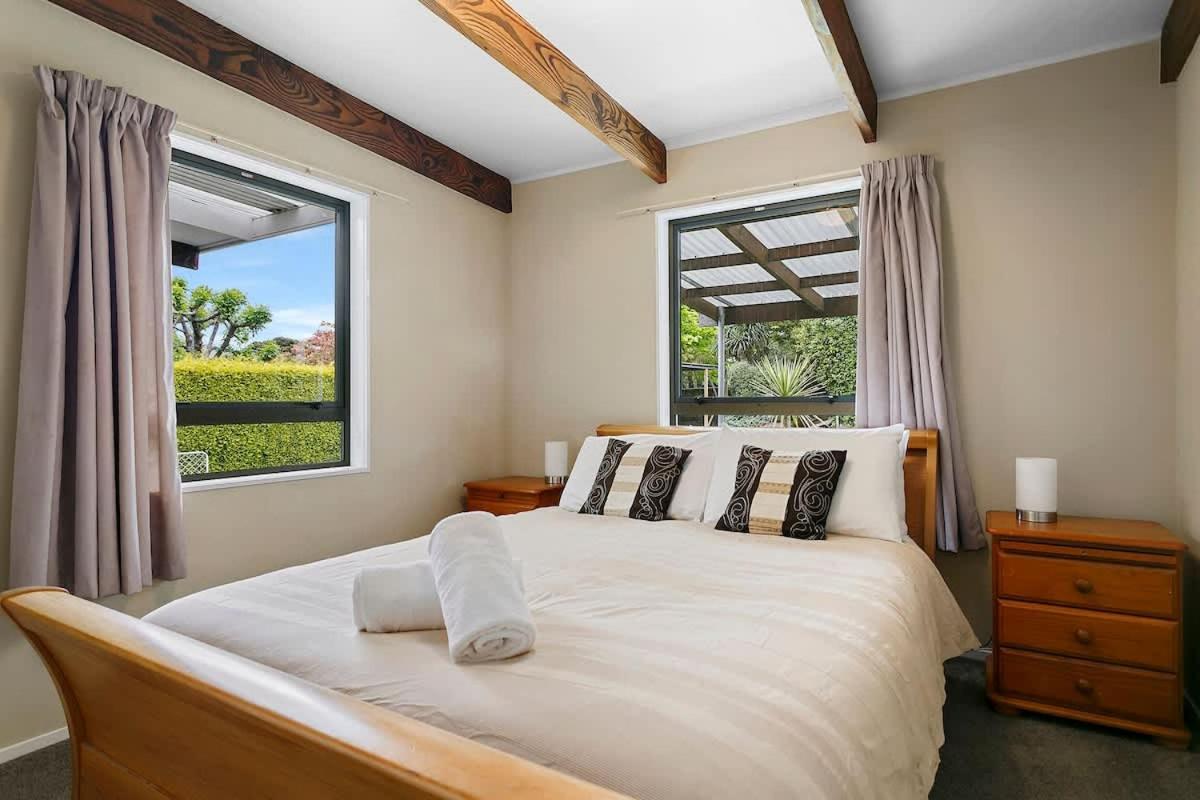 Taupo Vacations - Spacious Family Retreat in Taupo - Property Image 2