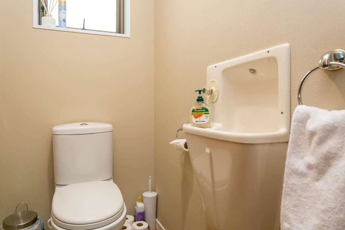 Taupo Vacations - Spacious Family Retreat in Taupo - Property Image 12