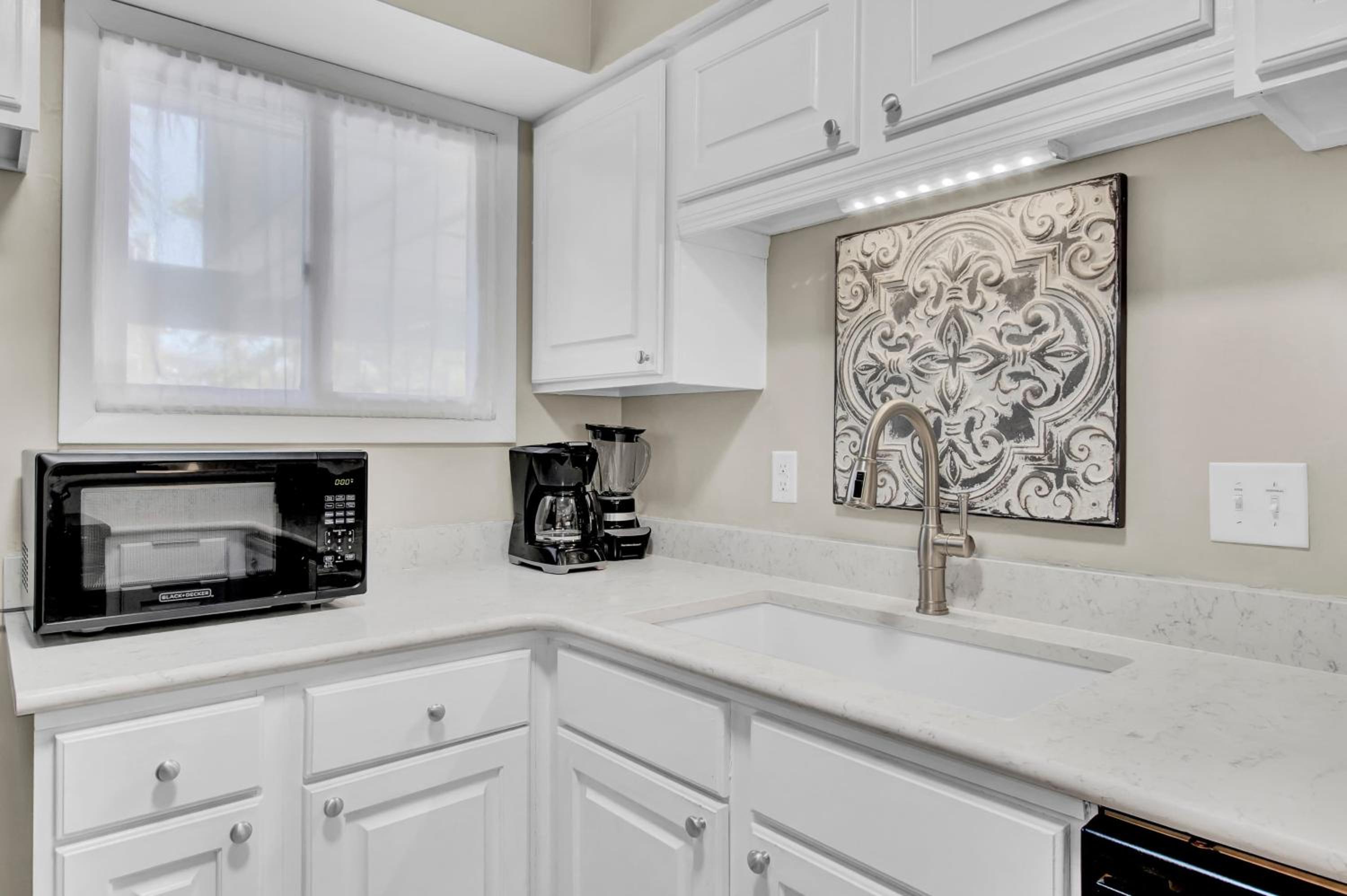 3C Mariners Walk by AvantStay Beach Pool Access Enclosed Porch