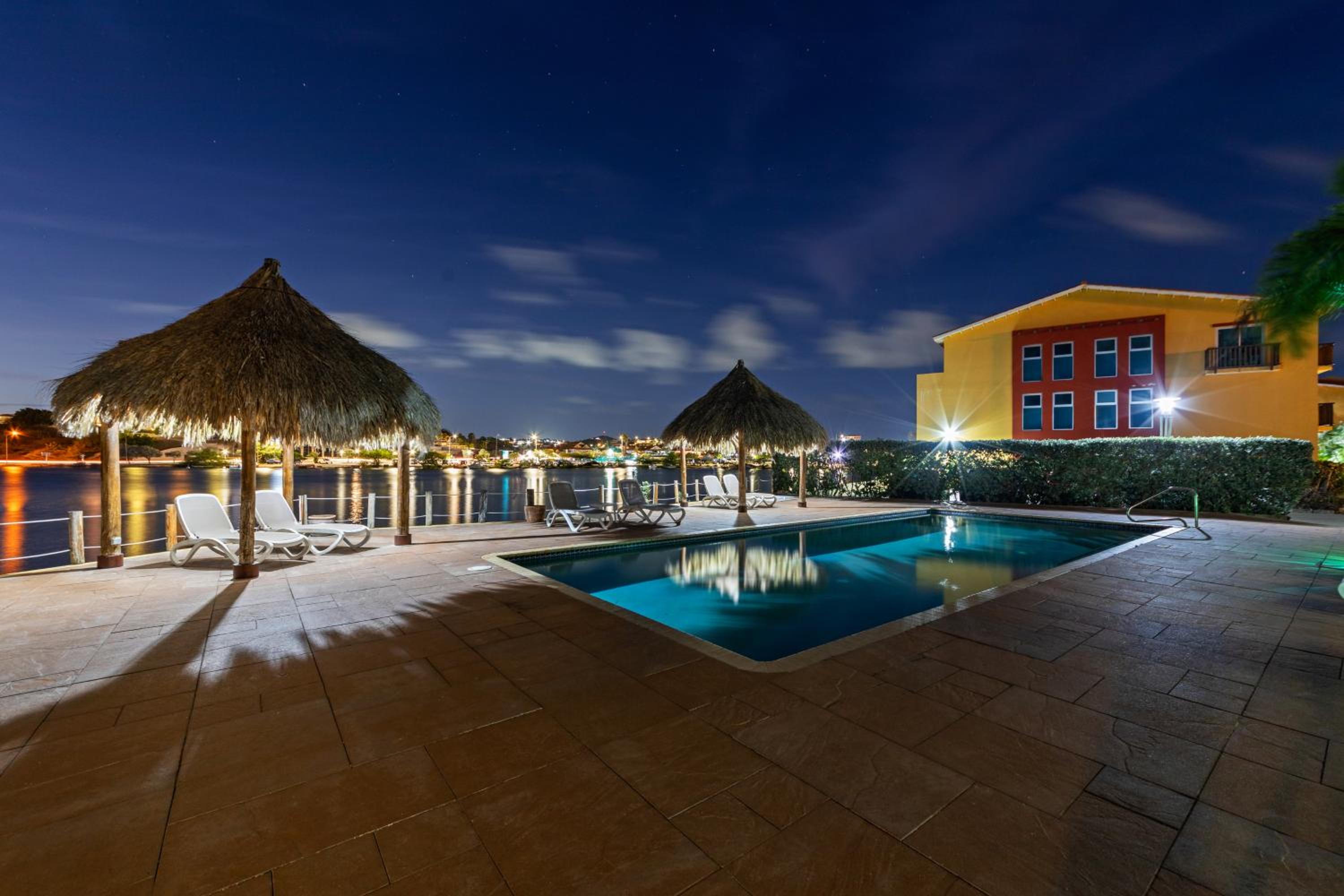 Heerlijk appartement met prachtig uitzicht op zee!