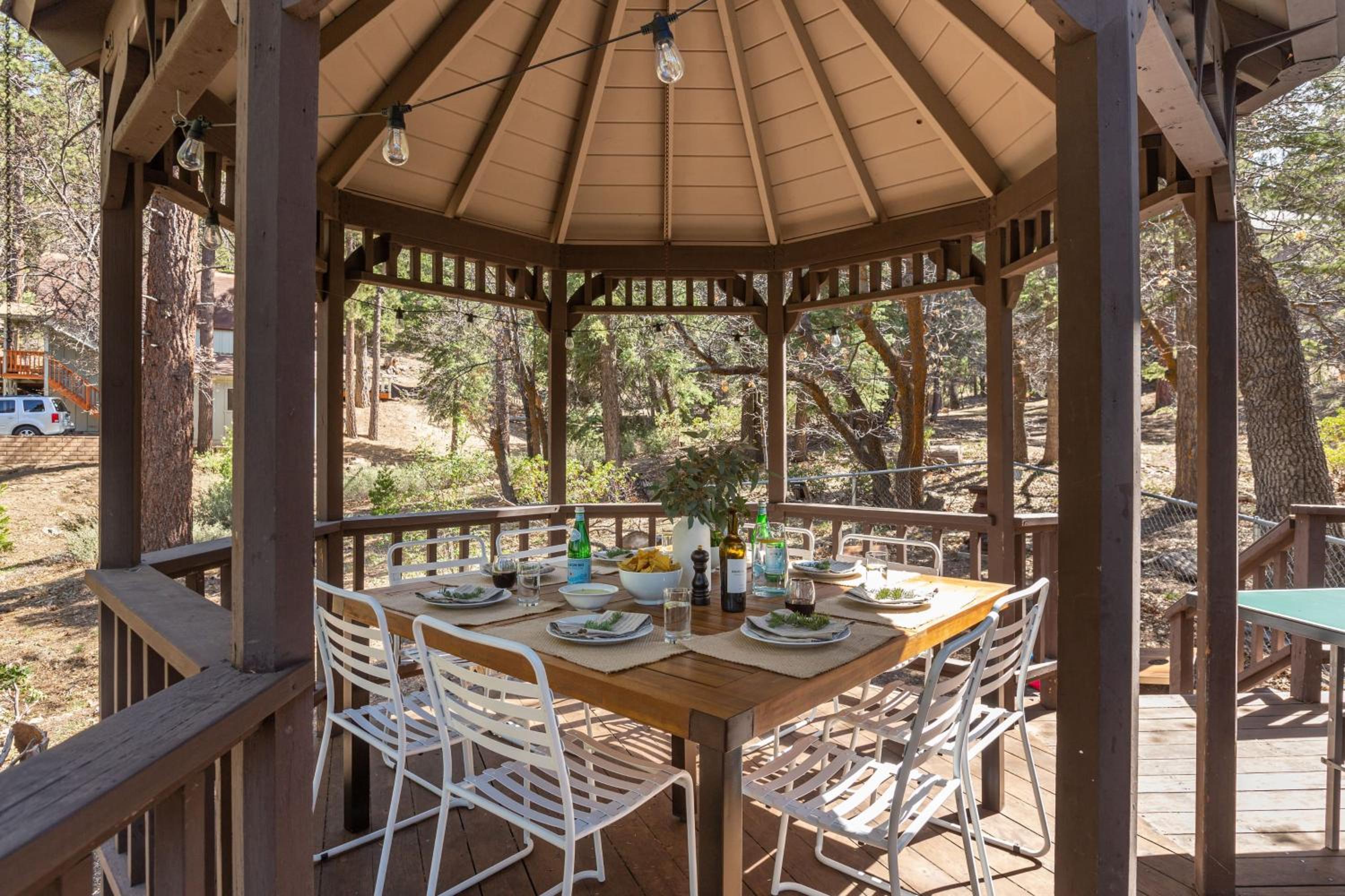 TurtleBear by AvantStay Stunning Character Cabin w Entertainers Patio Table Tennis