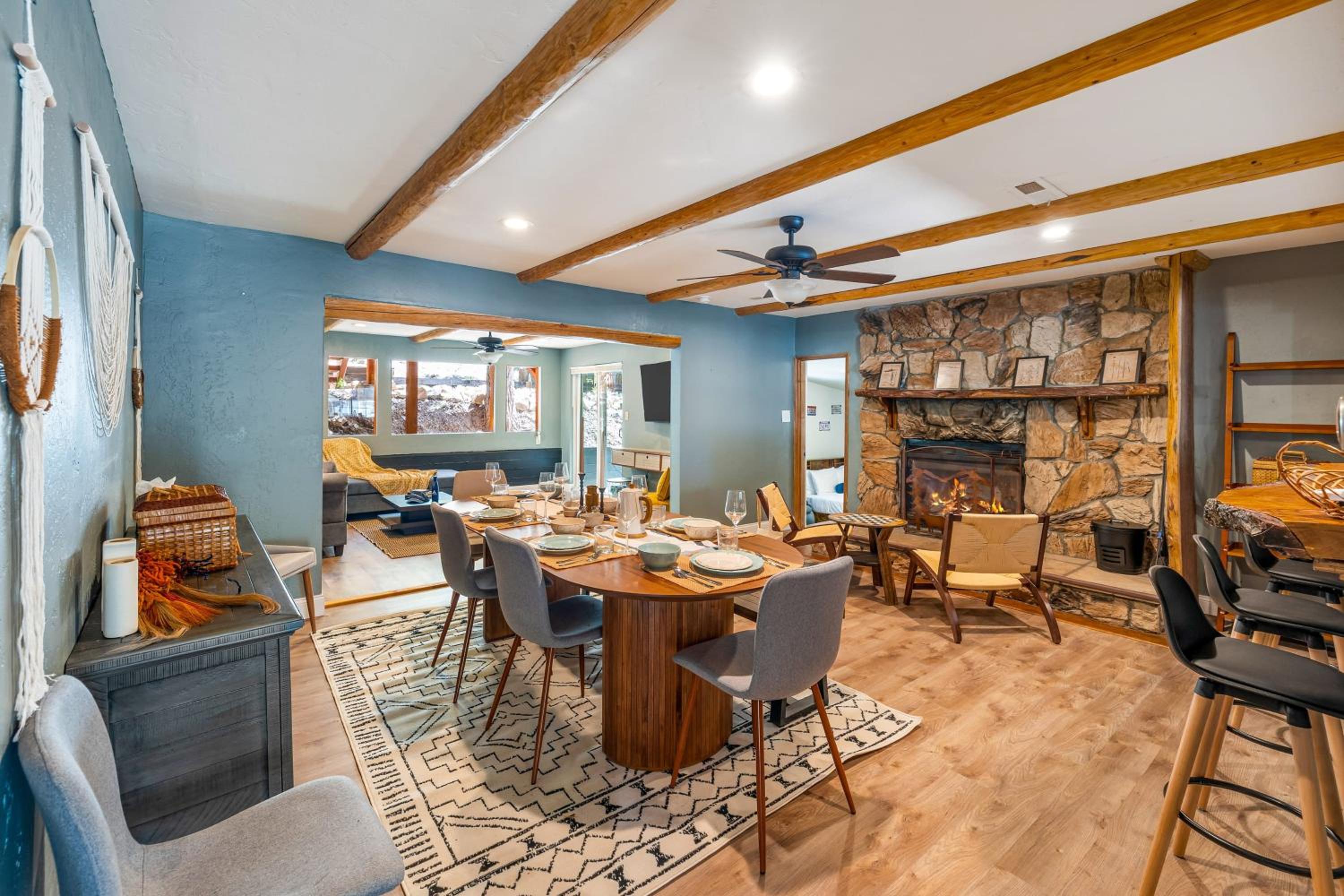 10 Mins to the Lake Hot Tub Game Room Modern Cabin Bearpaw by AvantStay