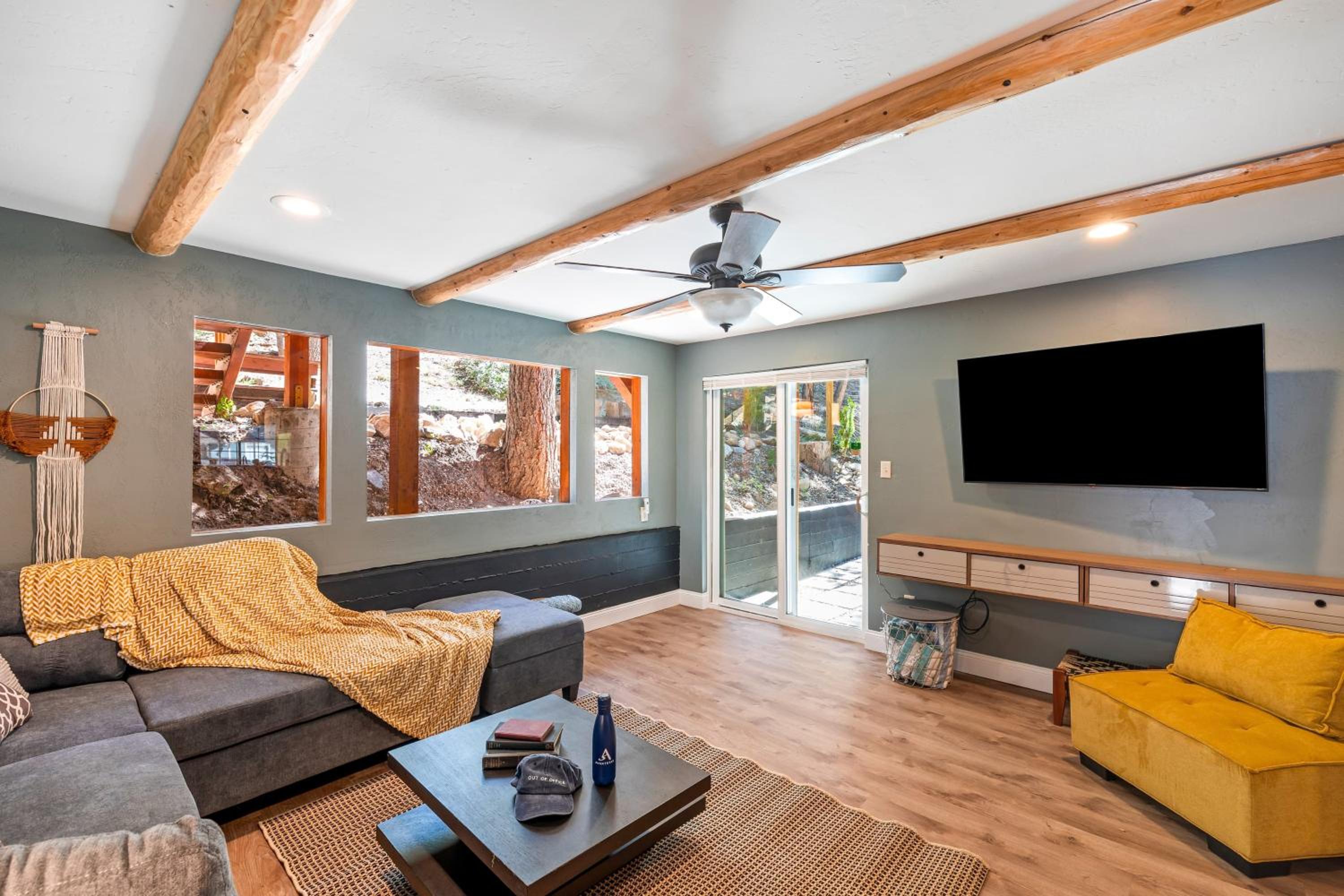 10 Mins to the Lake Hot Tub Game Room Modern Cabin Bearpaw by AvantStay