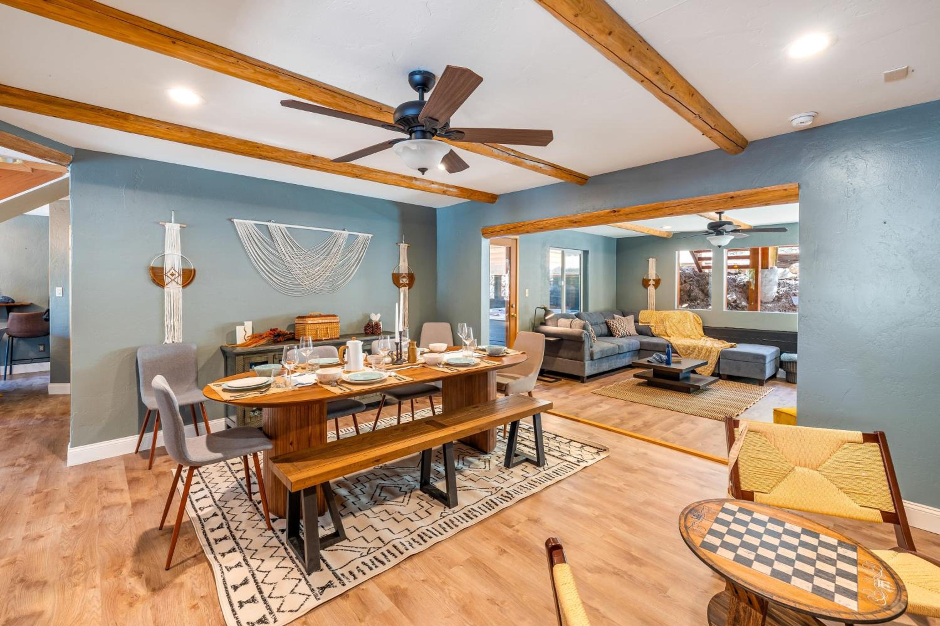 10 Mins to the Lake Hot Tub Game Room Modern Cabin Bearpaw by AvantStay