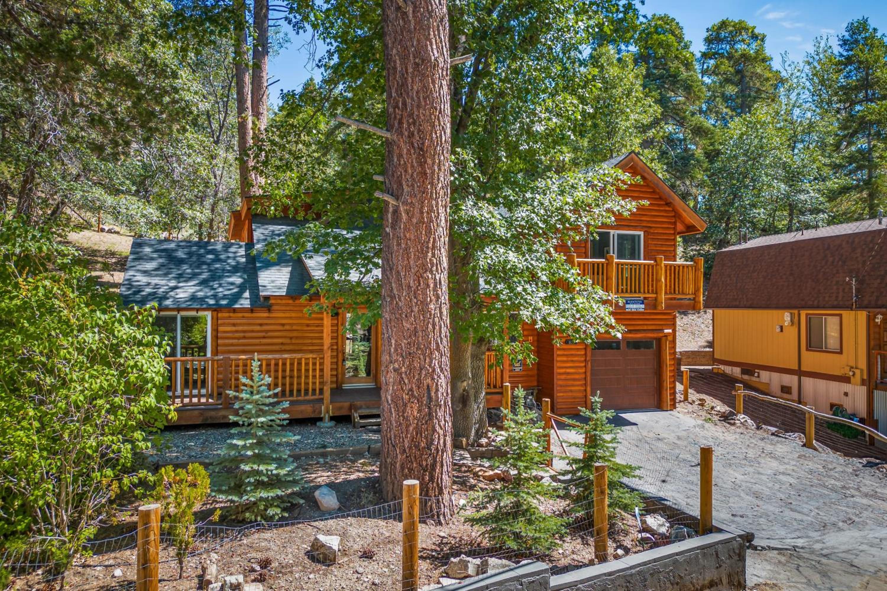 10 Mins to the Lake Hot Tub Game Room Modern Cabin Bearpaw by AvantStay
