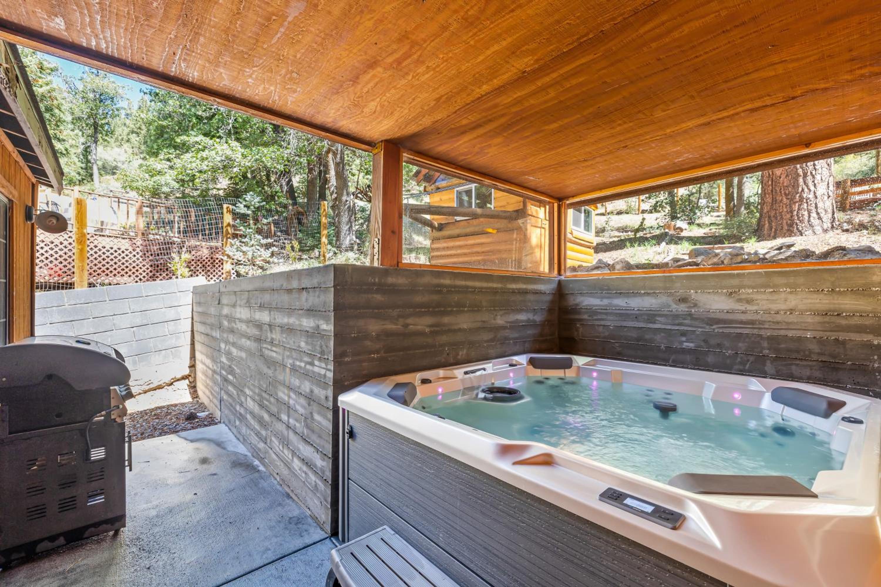 10 Mins to the Lake Hot Tub Game Room Modern Cabin Bearpaw by AvantStay