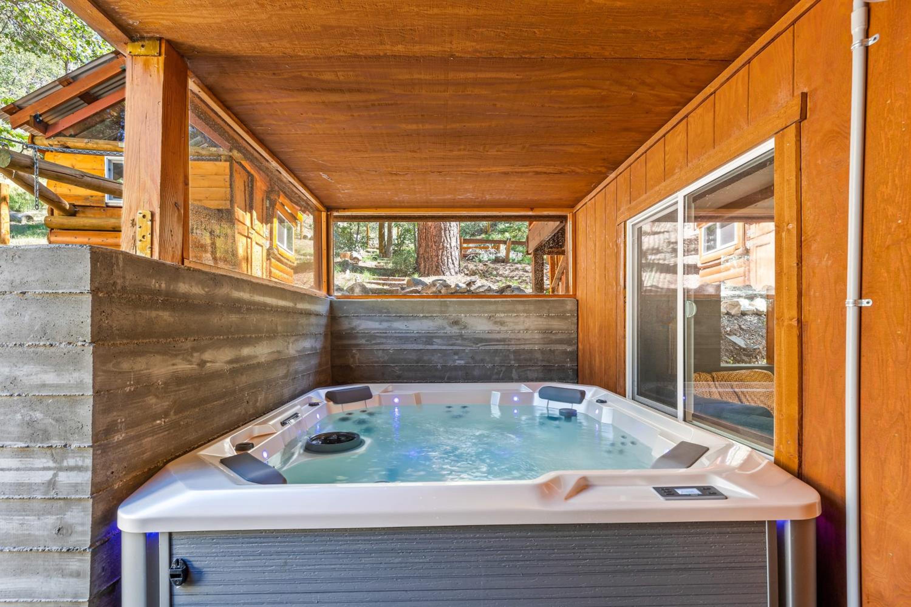 10 Mins to the Lake Hot Tub Game Room Modern Cabin Bearpaw by AvantStay