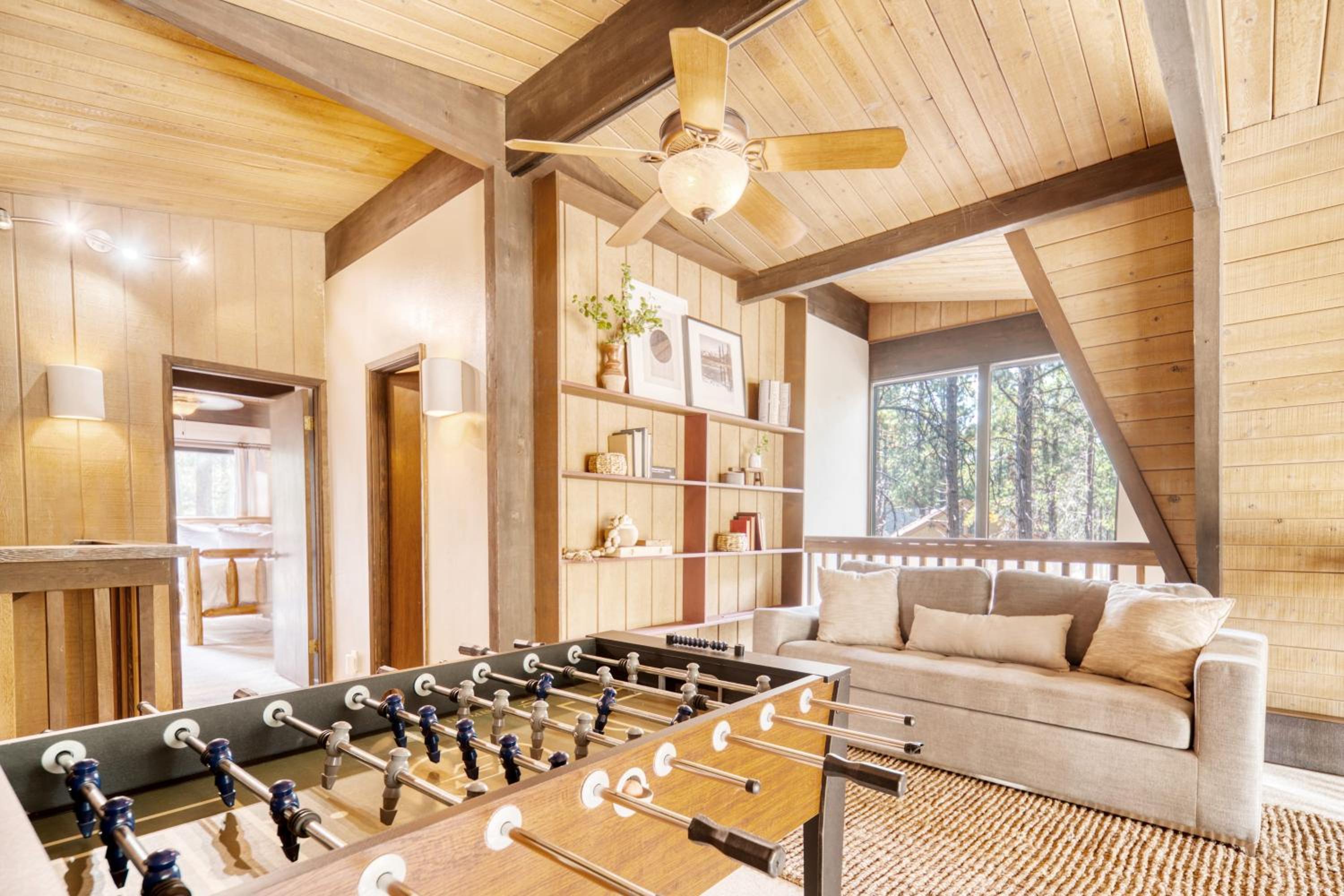 Alder by AvantStay Moody Retreat: Patio Hot Tub in Sunriver