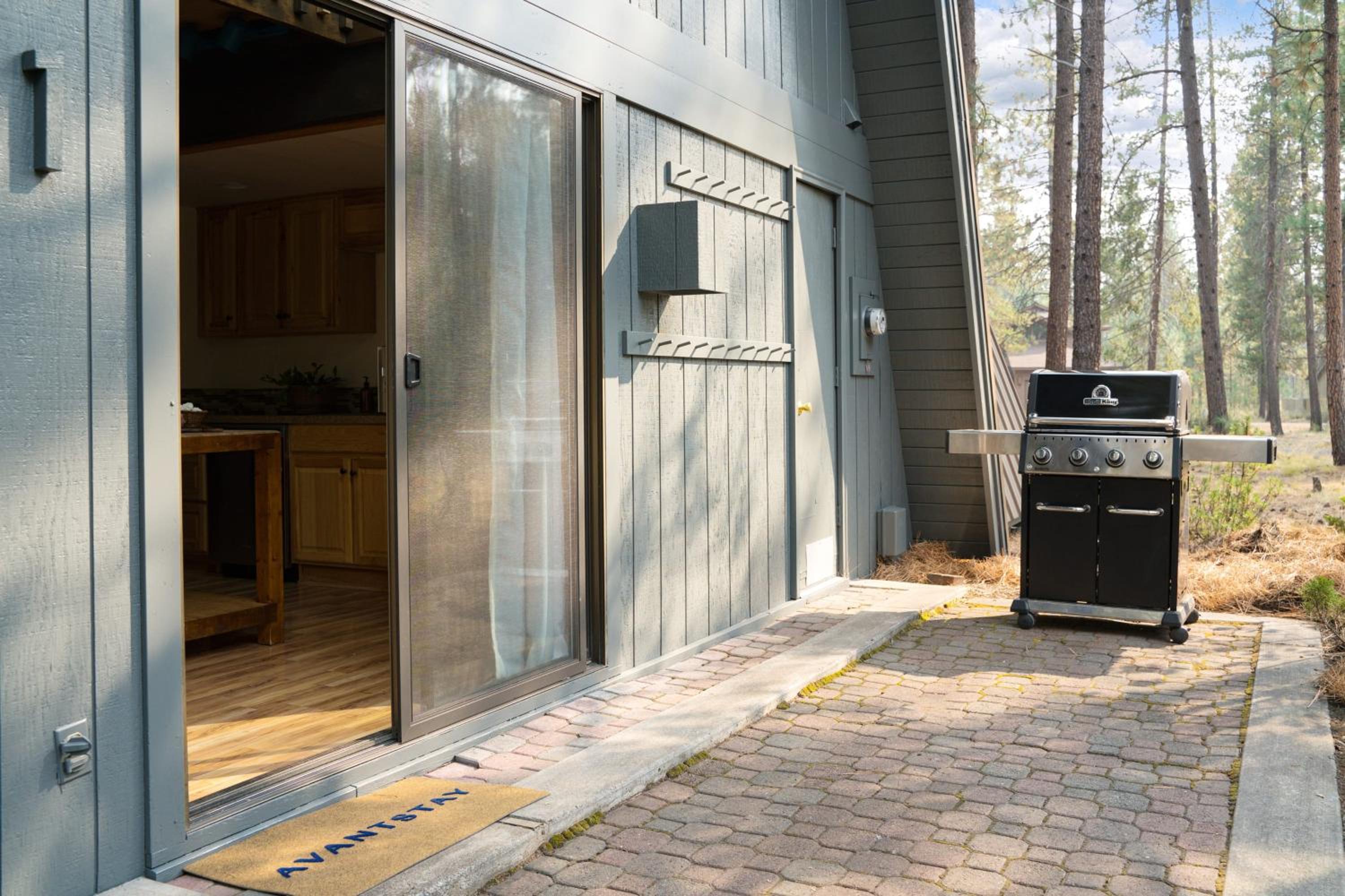 Alder by AvantStay Moody Retreat: Patio Hot Tub in Sunriver