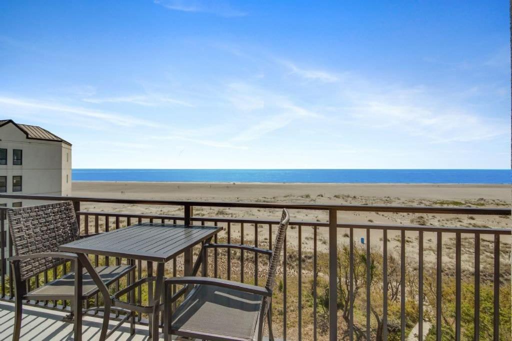 428 D Shipwatch by AvantStay Ocean View w Community Pool Access
