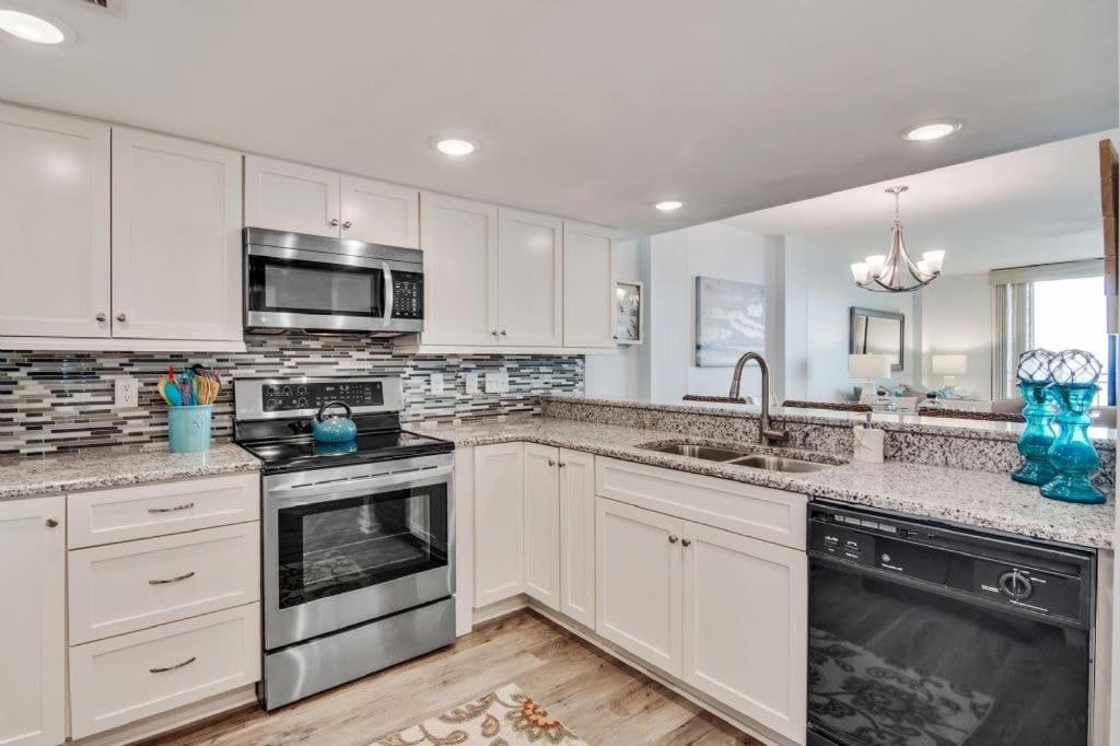 428 D Shipwatch by AvantStay Ocean View w Community Pool Access