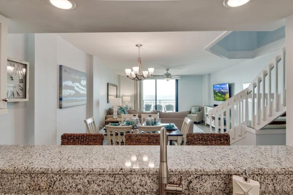 428 D Shipwatch by AvantStay Ocean View w Community Pool Access