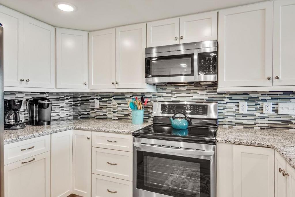 428 D Shipwatch by AvantStay Ocean View w Community Pool Access