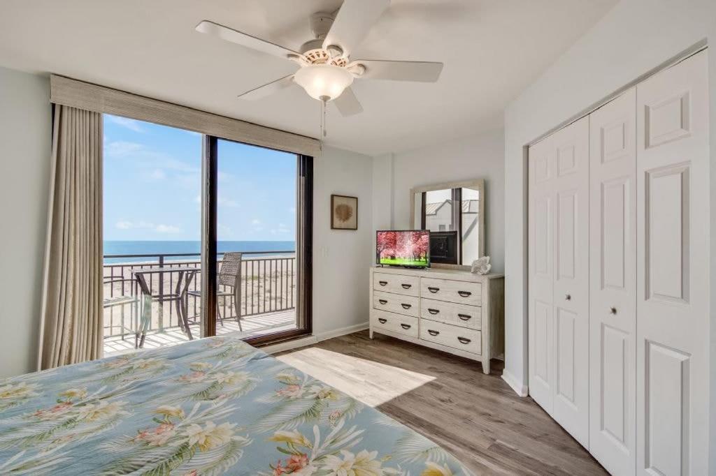428 D Shipwatch by AvantStay Ocean View w Community Pool Access