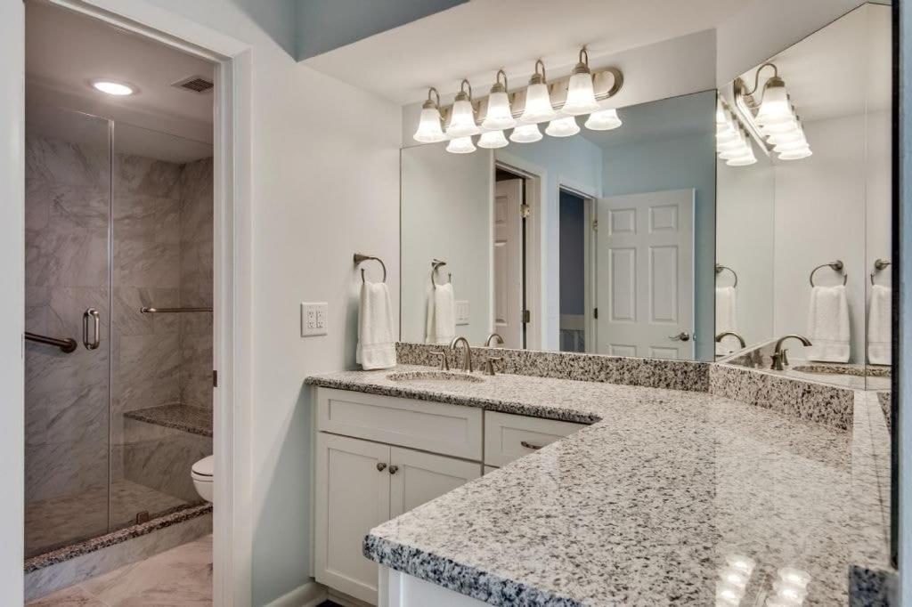 428 D Shipwatch by AvantStay Ocean View w Community Pool Access