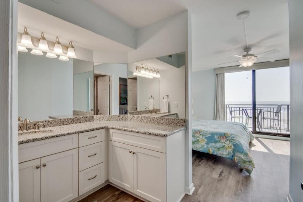 428 D Shipwatch by AvantStay Ocean View w Community Pool Access