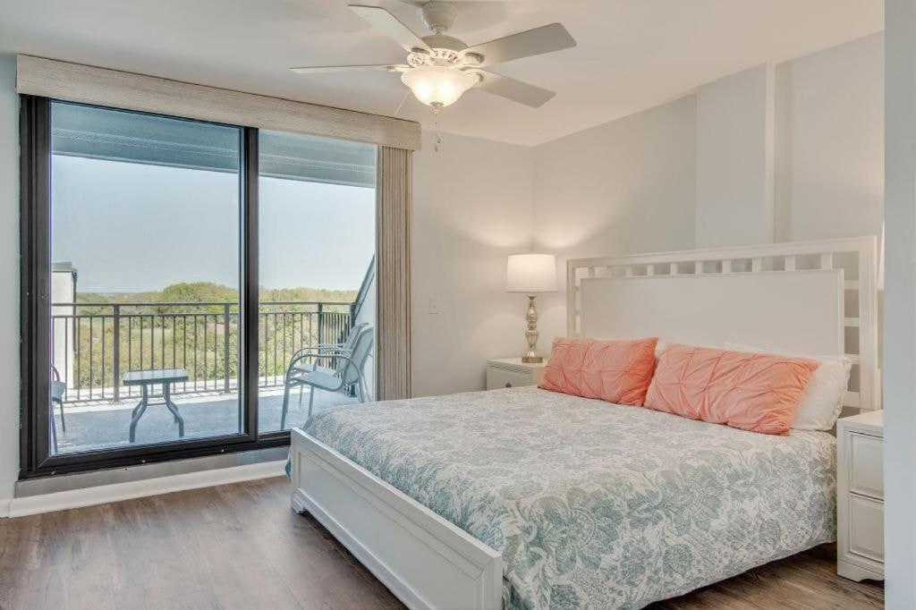 428 D Shipwatch by AvantStay Ocean View w Community Pool Access