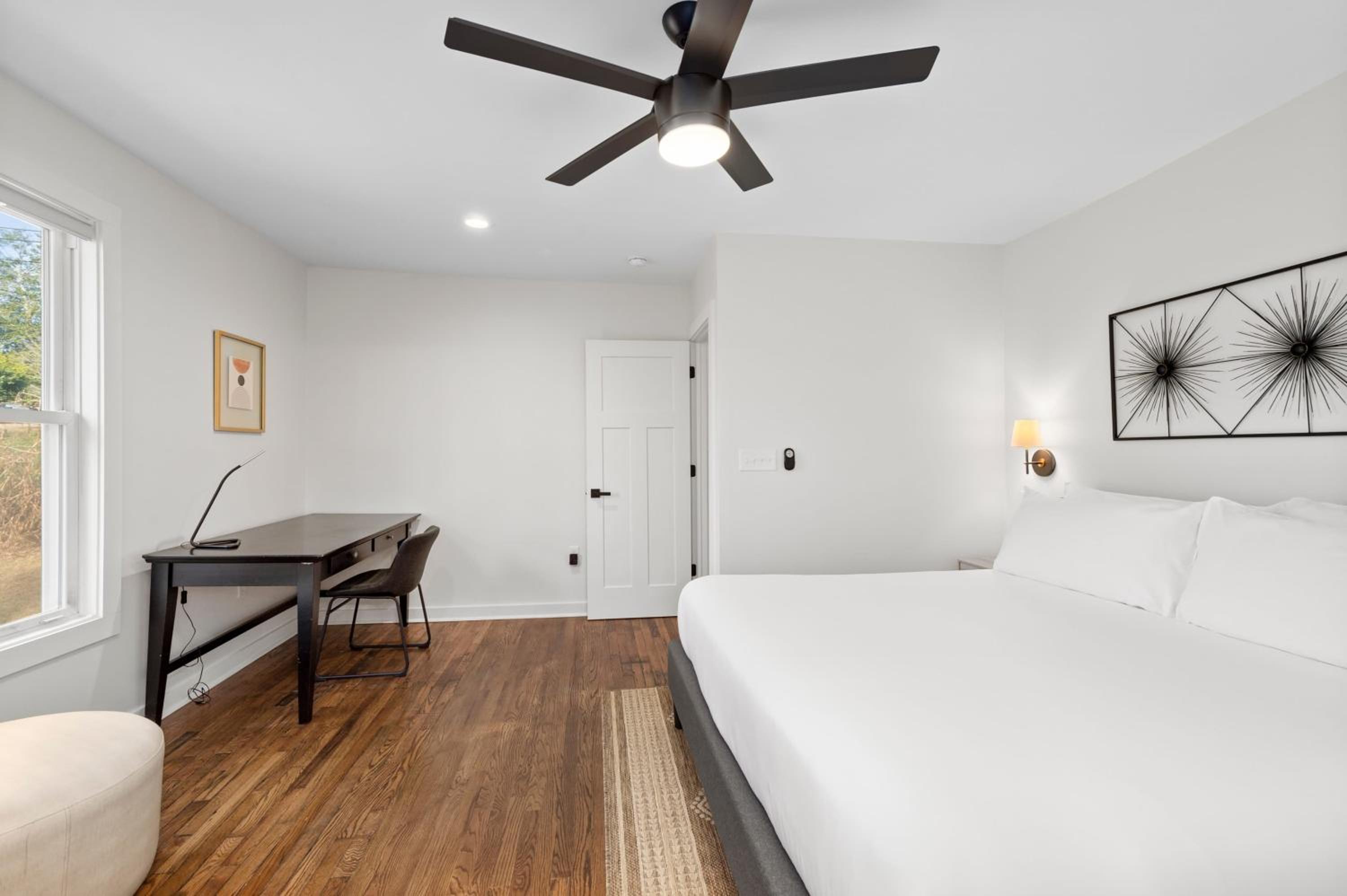 Sage Lodge by AvantStay 15 Min to Downtown Deck
