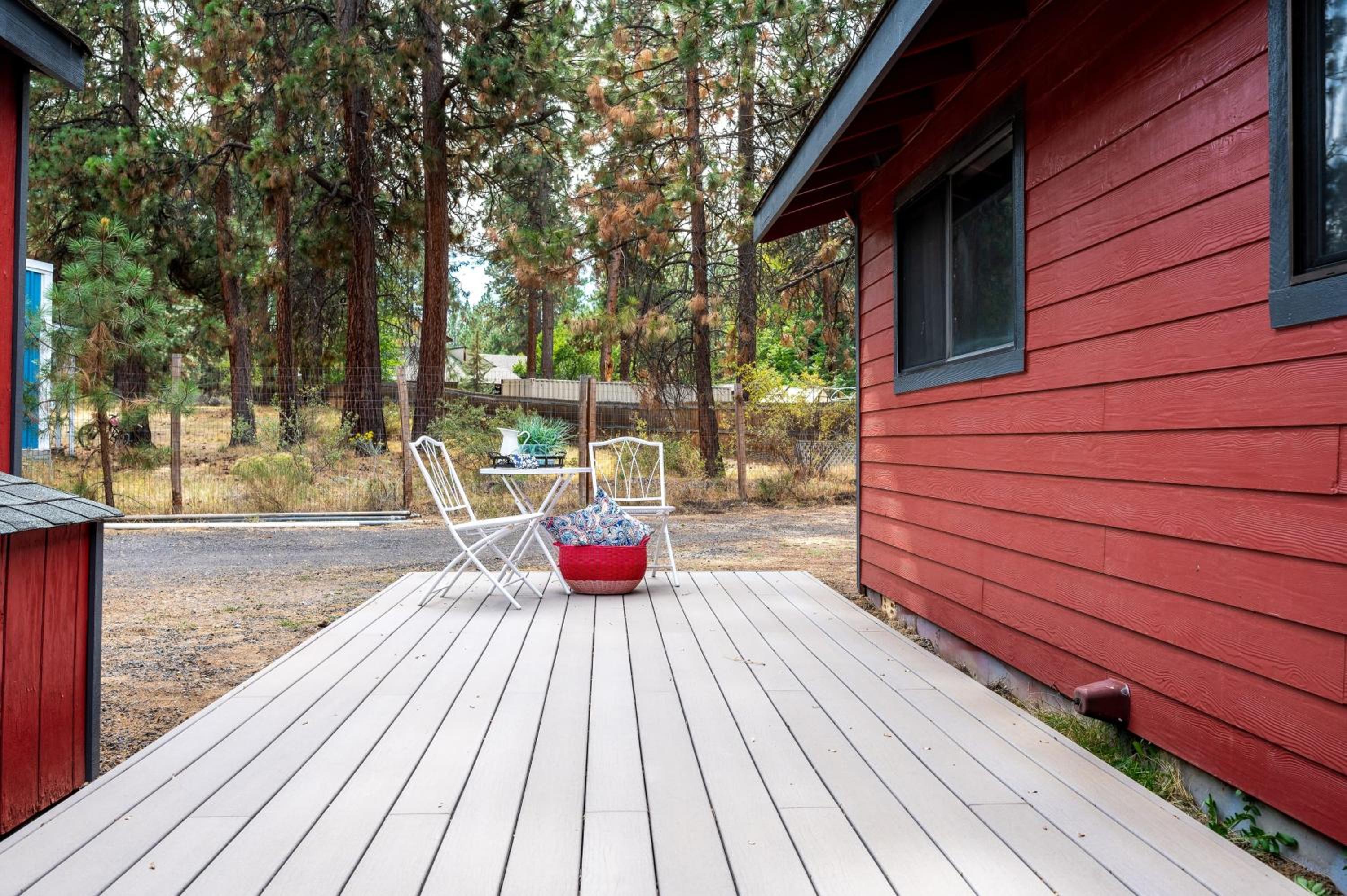 Quiet River Bend Cabin by AvantStay 35 Mins to Mt Bachelor 10 Mins to Town Centre Hot Tub