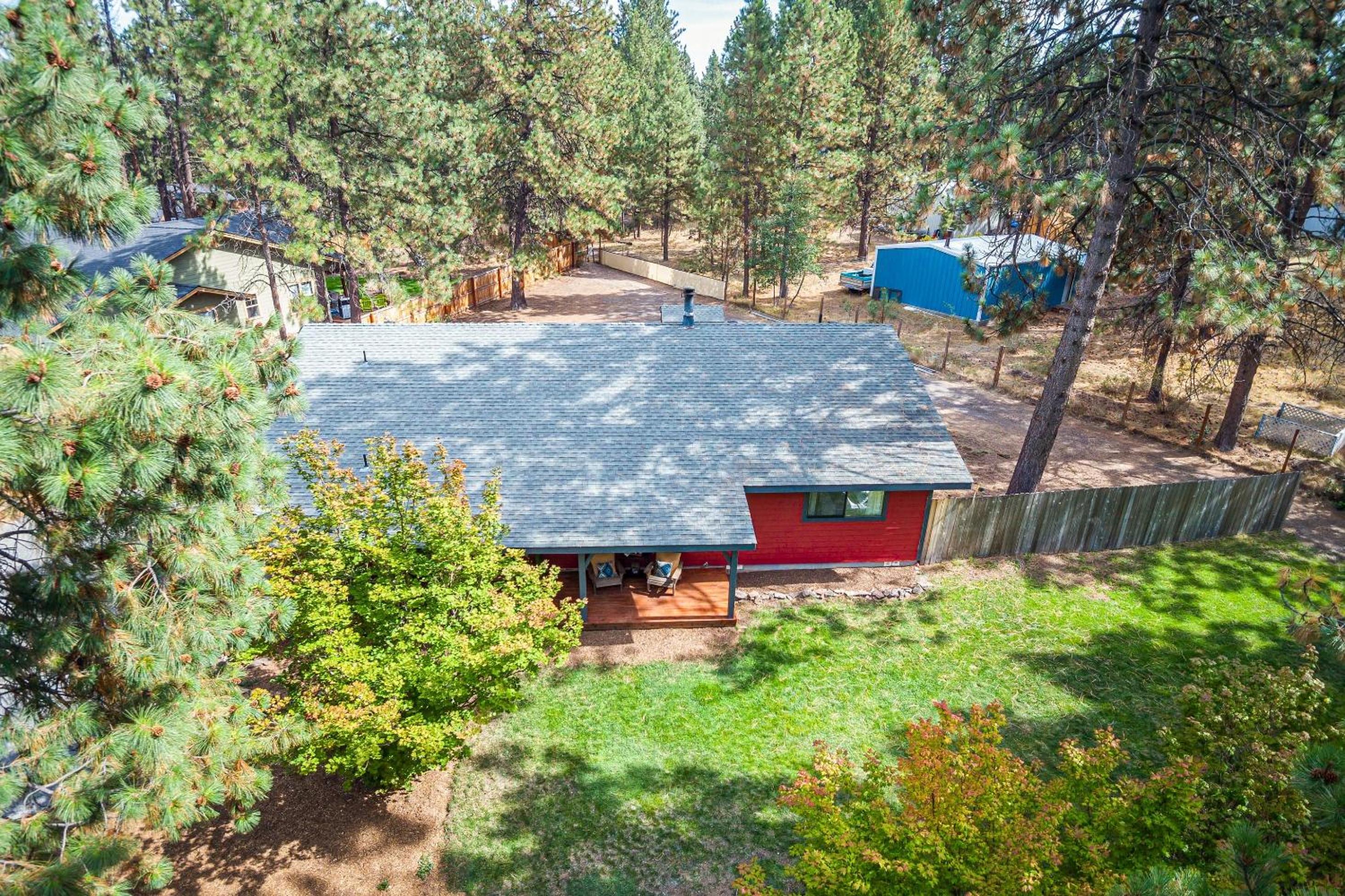 Quiet River Bend Cabin by AvantStay 35 Mins to Mt Bachelor 10 Mins to Town Centre Hot Tub