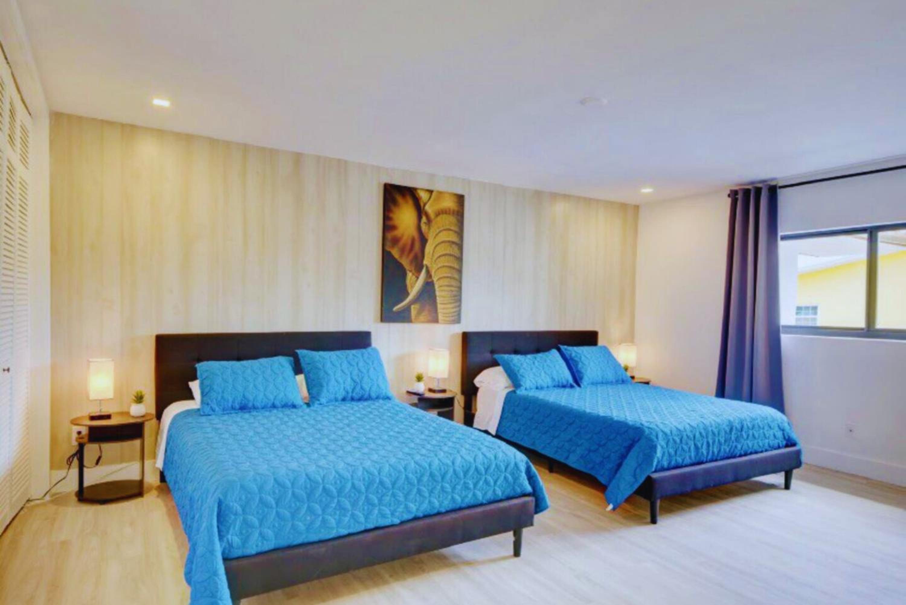 Club House 305 w PRIVATE NIGHTCLUB, Cinema, Game Room, Gym & Pool