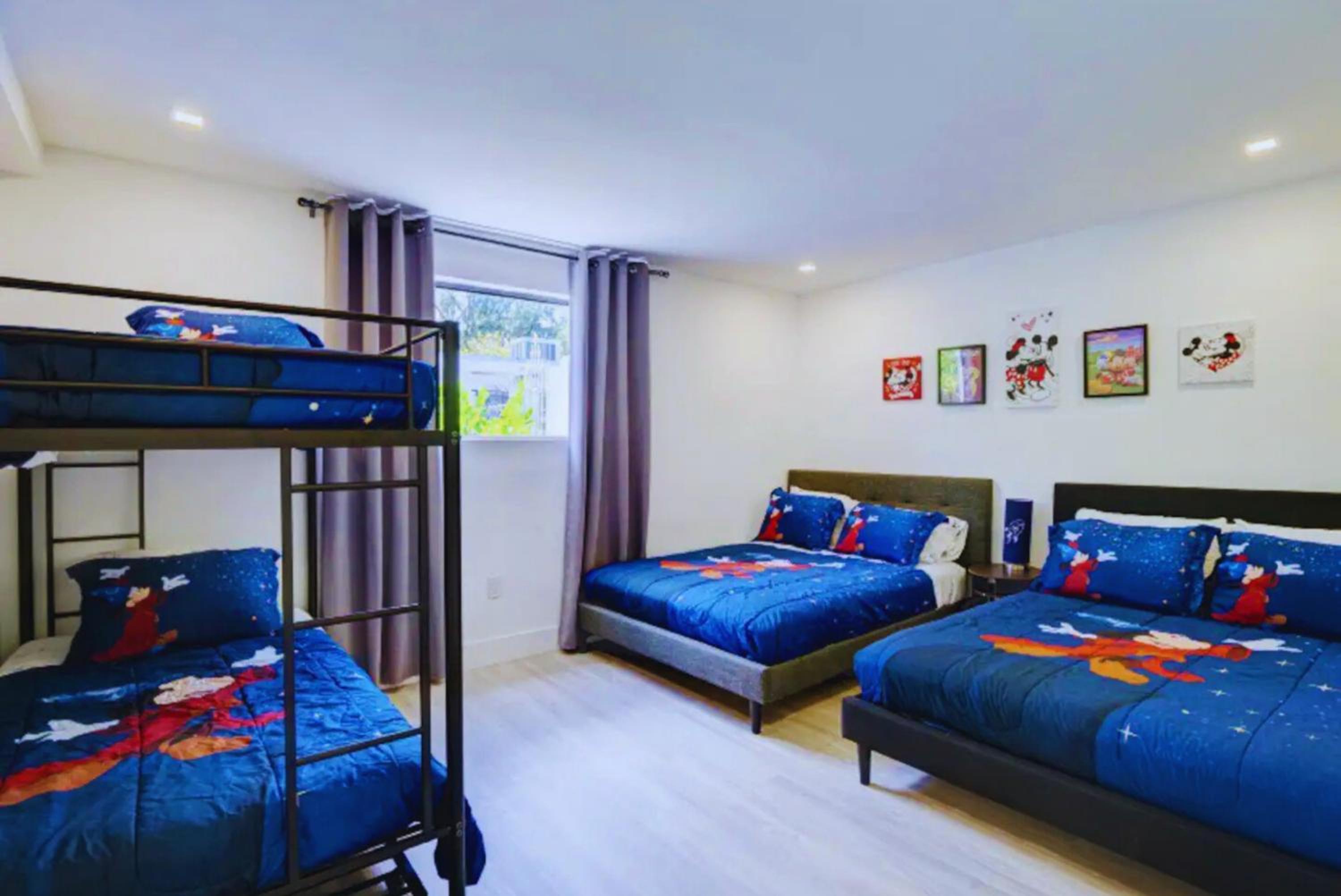 Club House 305 w PRIVATE NIGHTCLUB, Cinema, Game Room, Gym & Pool
