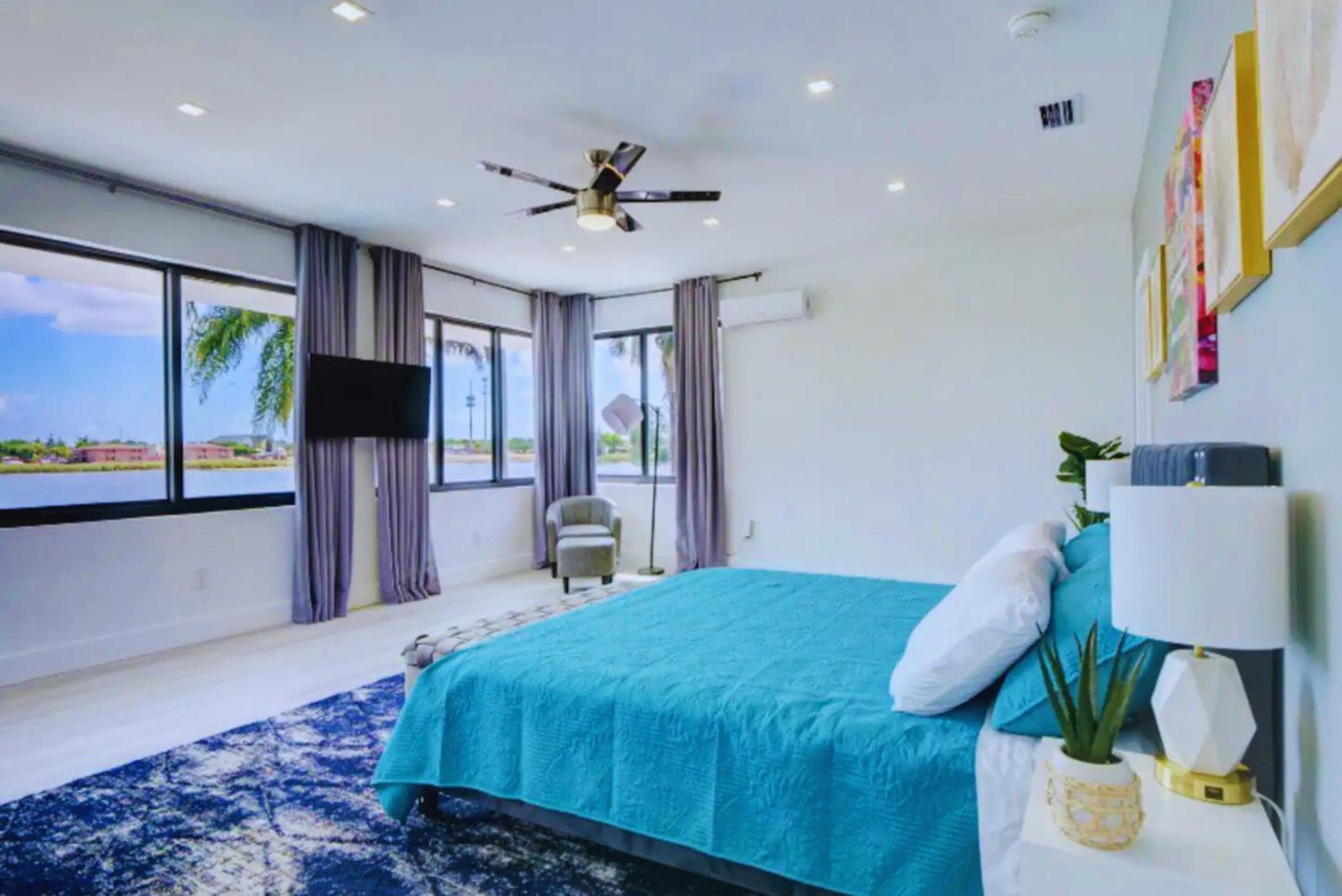 Club House 305 w PRIVATE NIGHTCLUB, Cinema, Game Room, Gym & Pool