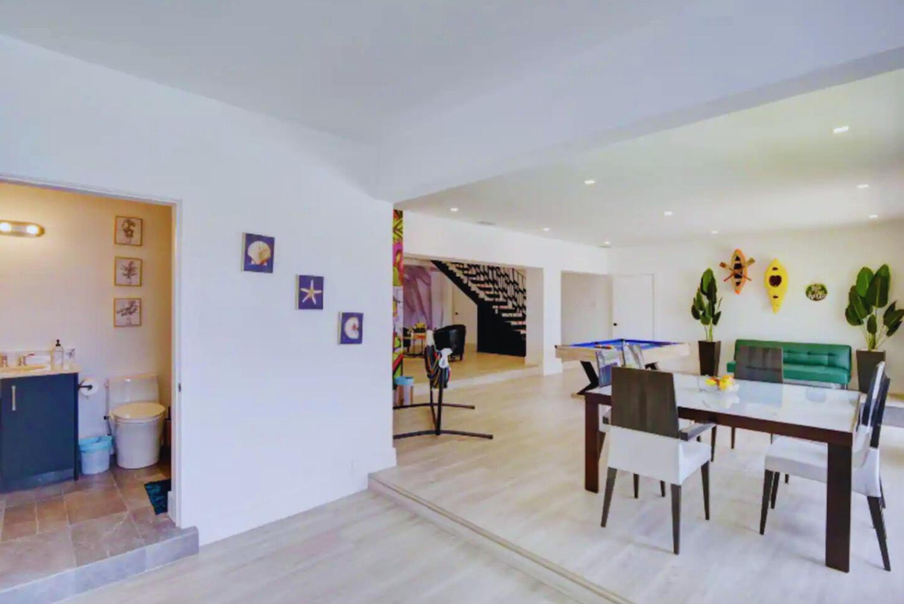 Club House 305 w PRIVATE NIGHTCLUB, Cinema, Game Room, Gym & Pool