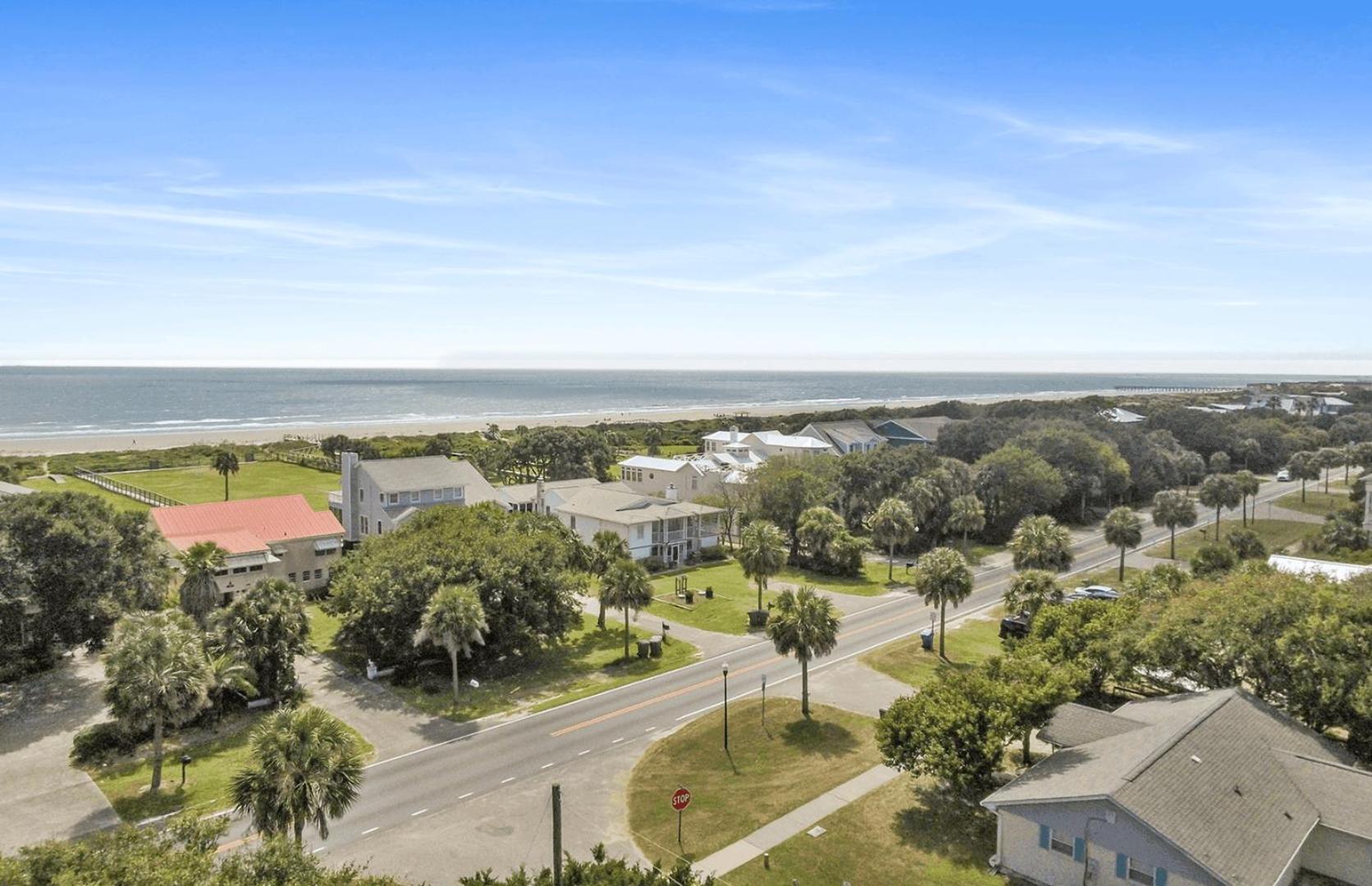 2701 Palm Boulevard by AvantStay Steps to the Beach Ping Pong Putting Green