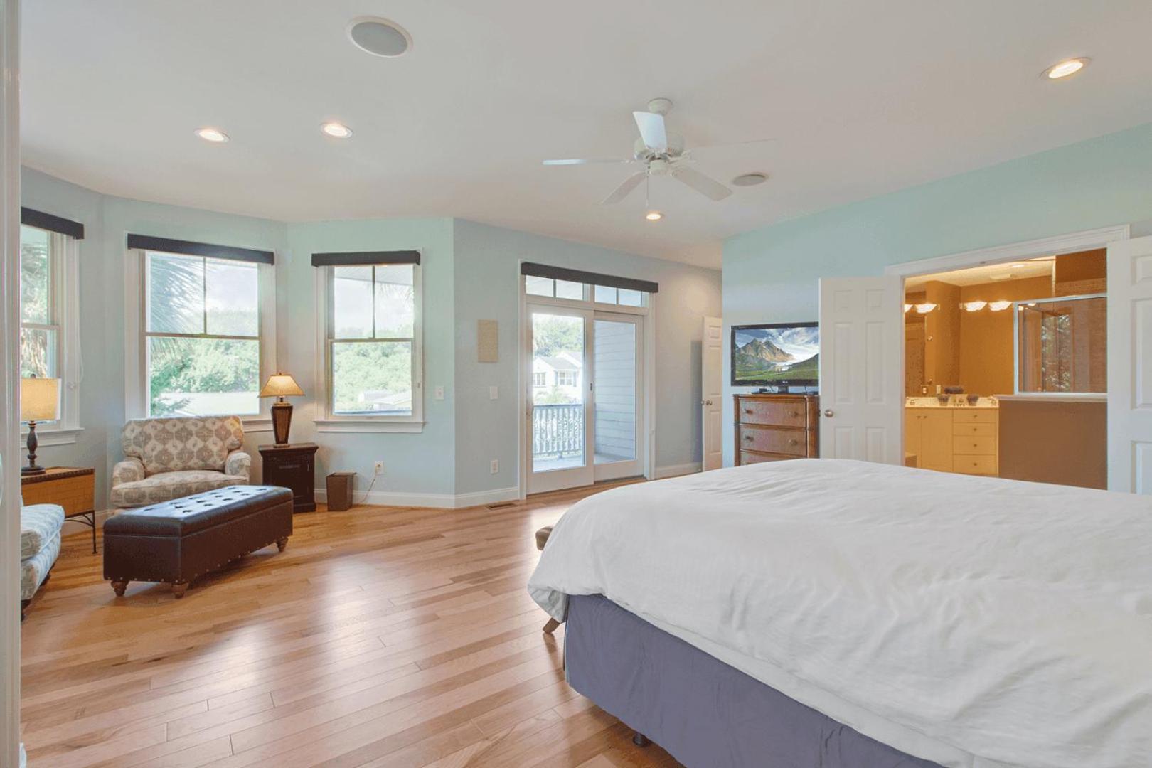 2701 Palm Boulevard by AvantStay Steps to the Beach Ping Pong Putting Green