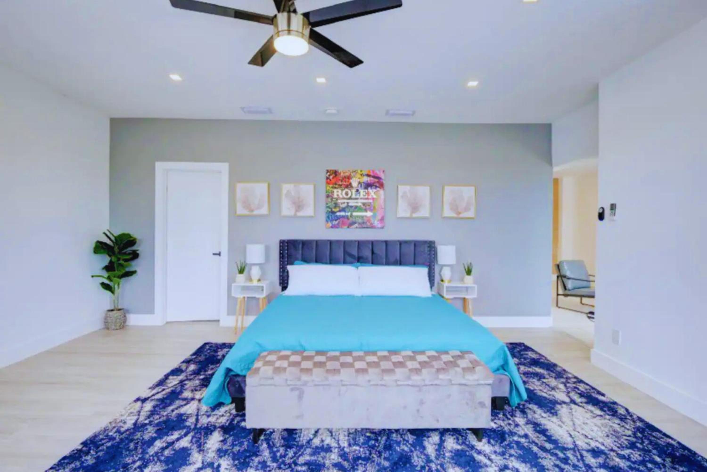Club House 305 w PRIVATE NIGHTCLUB, Cinema, Game Room, Gym & Pool