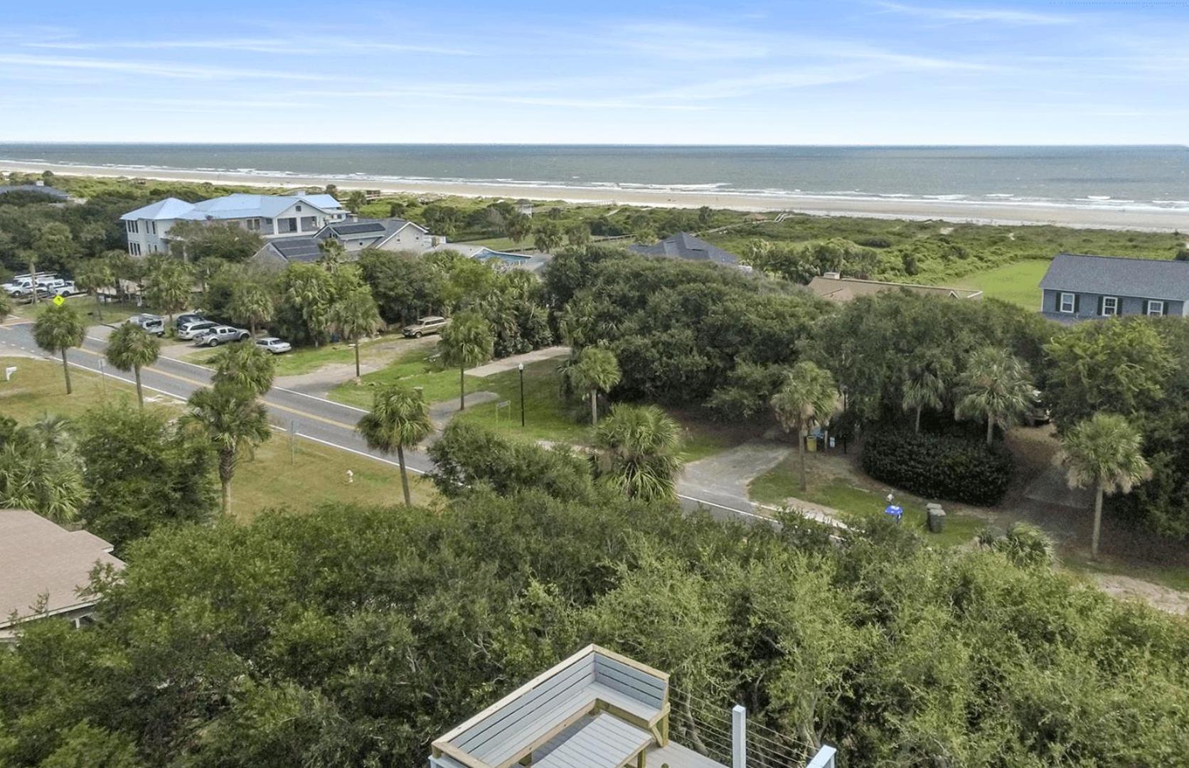 2701 Palm Boulevard by AvantStay Steps to the Beach Ping Pong Putting Green