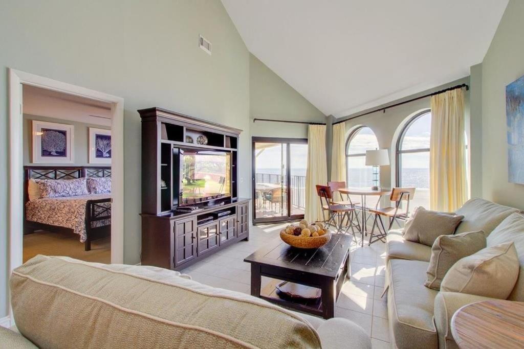 512 Seascape by AvantStay Oceanfront Condo on the Beach Community Pool Access