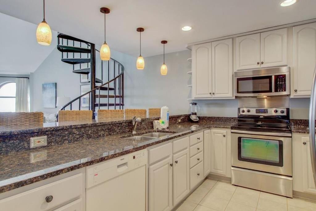 512 Seascape by AvantStay Oceanfront Condo on the Beach Community Pool Access