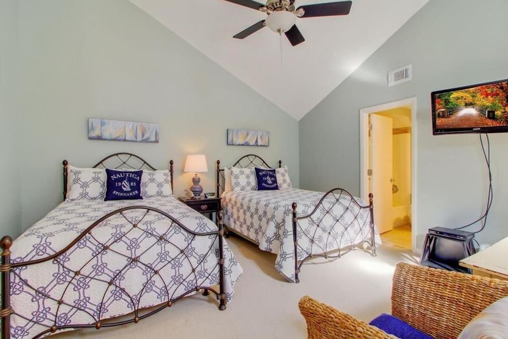 512 Seascape by AvantStay Oceanfront Condo on the Beach Community Pool Access