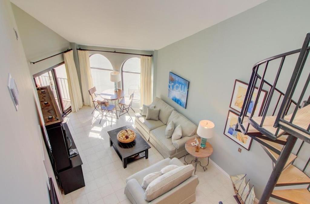 512 Seascape by AvantStay Oceanfront Condo on the Beach Community Pool Access