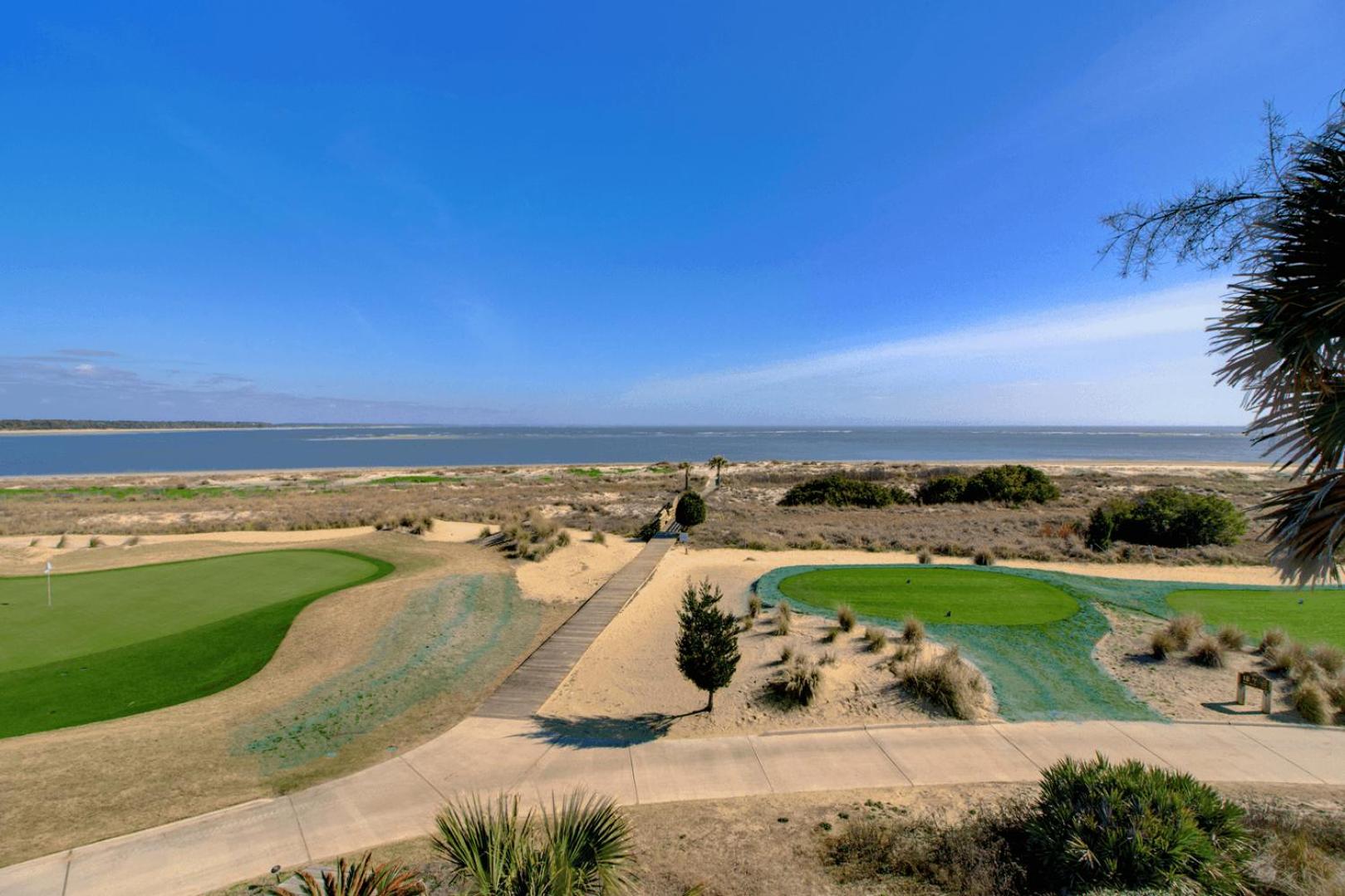 512 Seascape by AvantStay Oceanfront Condo on the Beach Community Pool Access