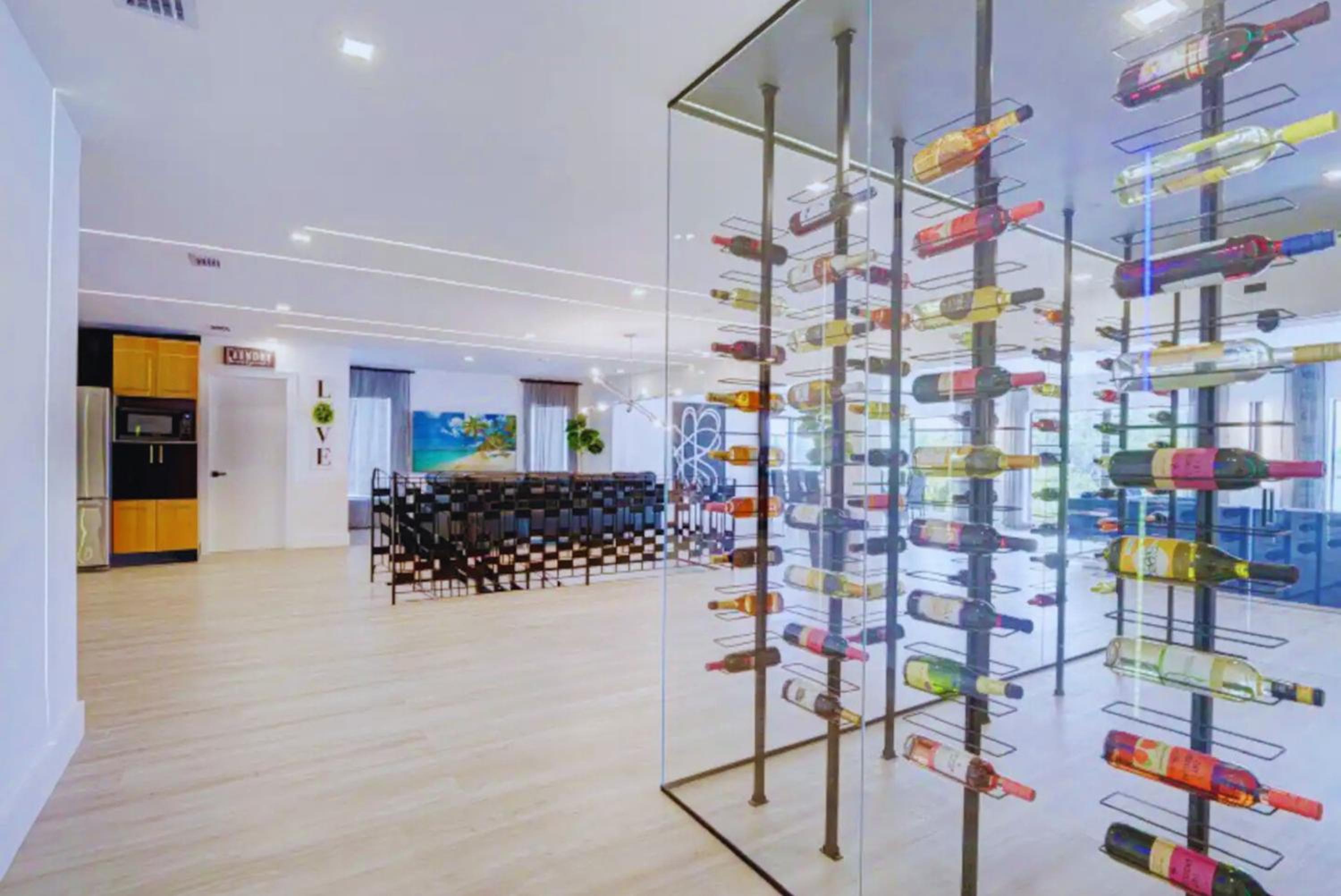Club House 305 w PRIVATE NIGHTCLUB, Cinema, Game Room, Gym & Pool