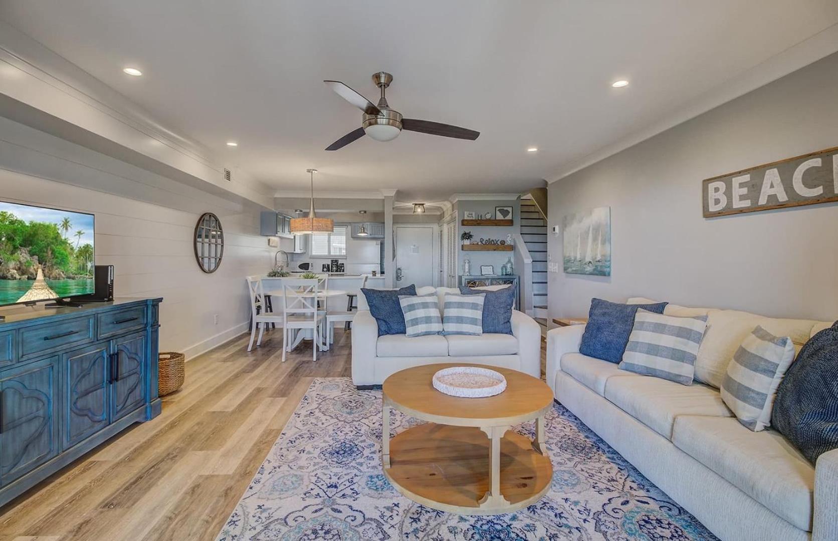 11B Mariners Walk by AvantStay Direct Beach Access Views Communal Pool