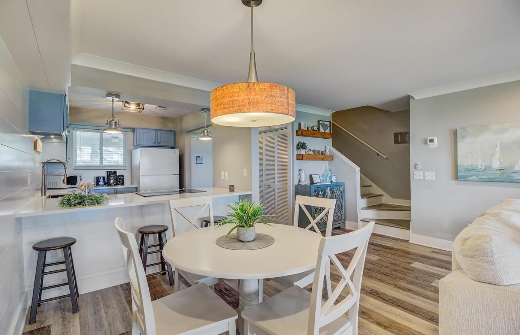 11B Mariners Walk by AvantStay Direct Beach Access Views Communal Pool